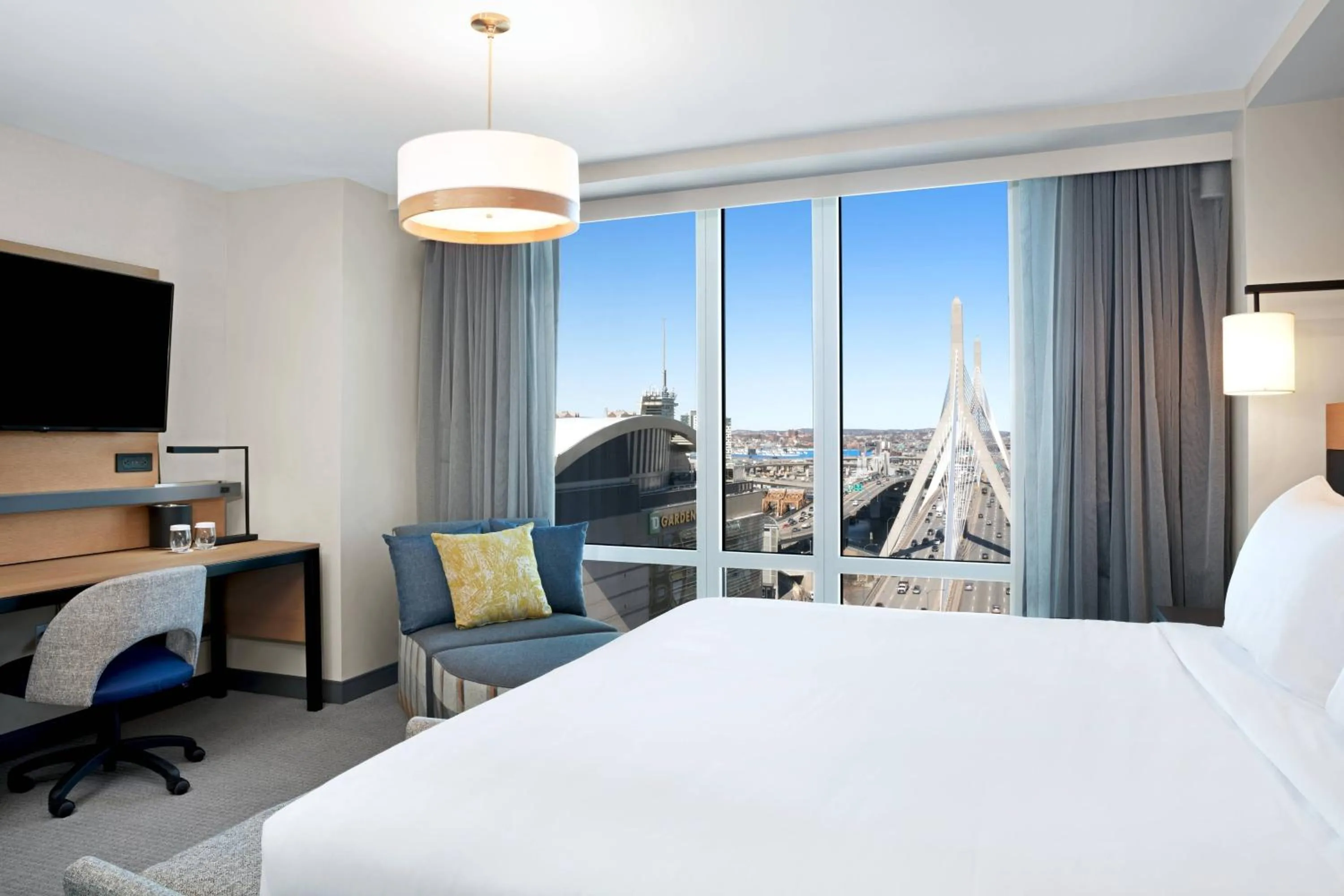 Photo of the whole room, Bed in Courtyard Boston Downtown/North Station