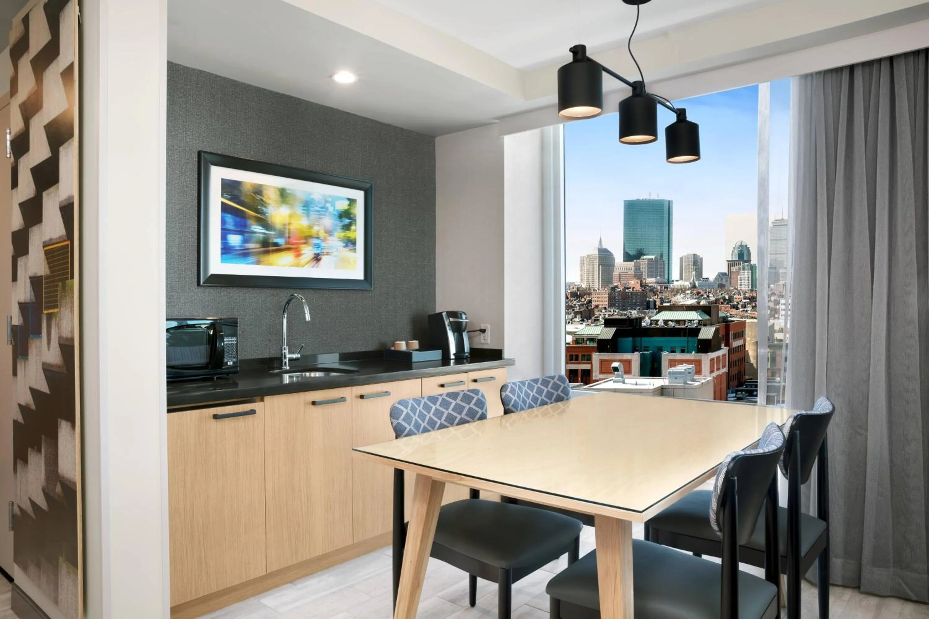 Kitchen or kitchenette in Courtyard Boston Downtown/North Station