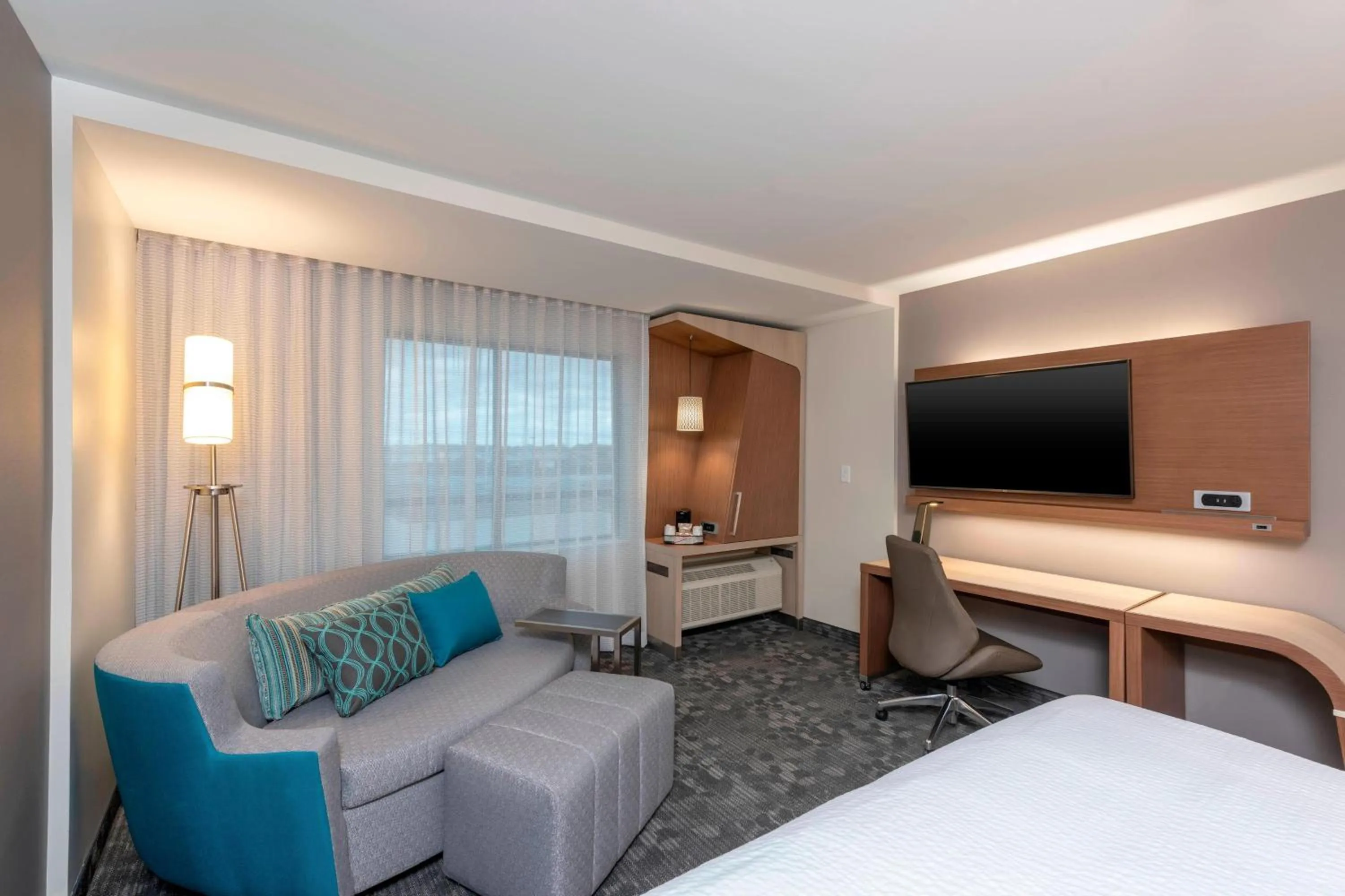 Living room, Bed in Courtyard by Marriott Cleveland Elyria