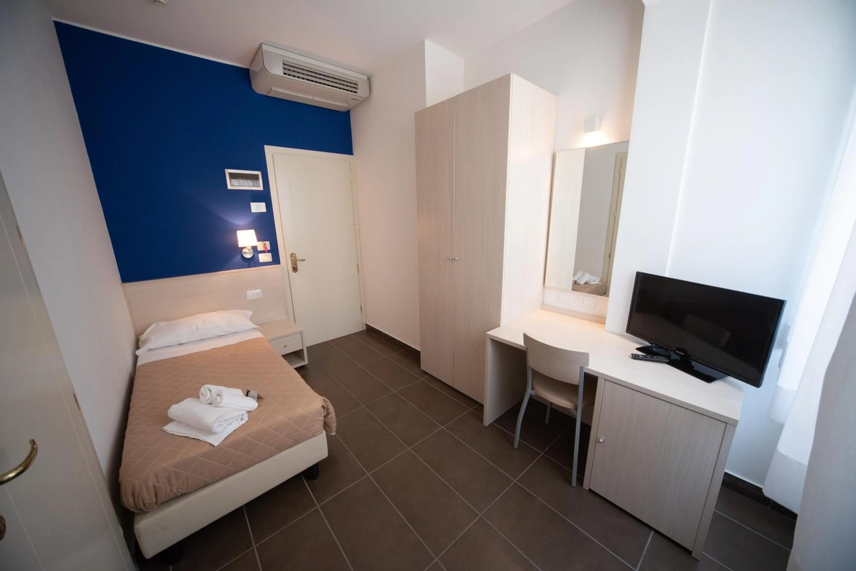 Bed in Hotel Alabama