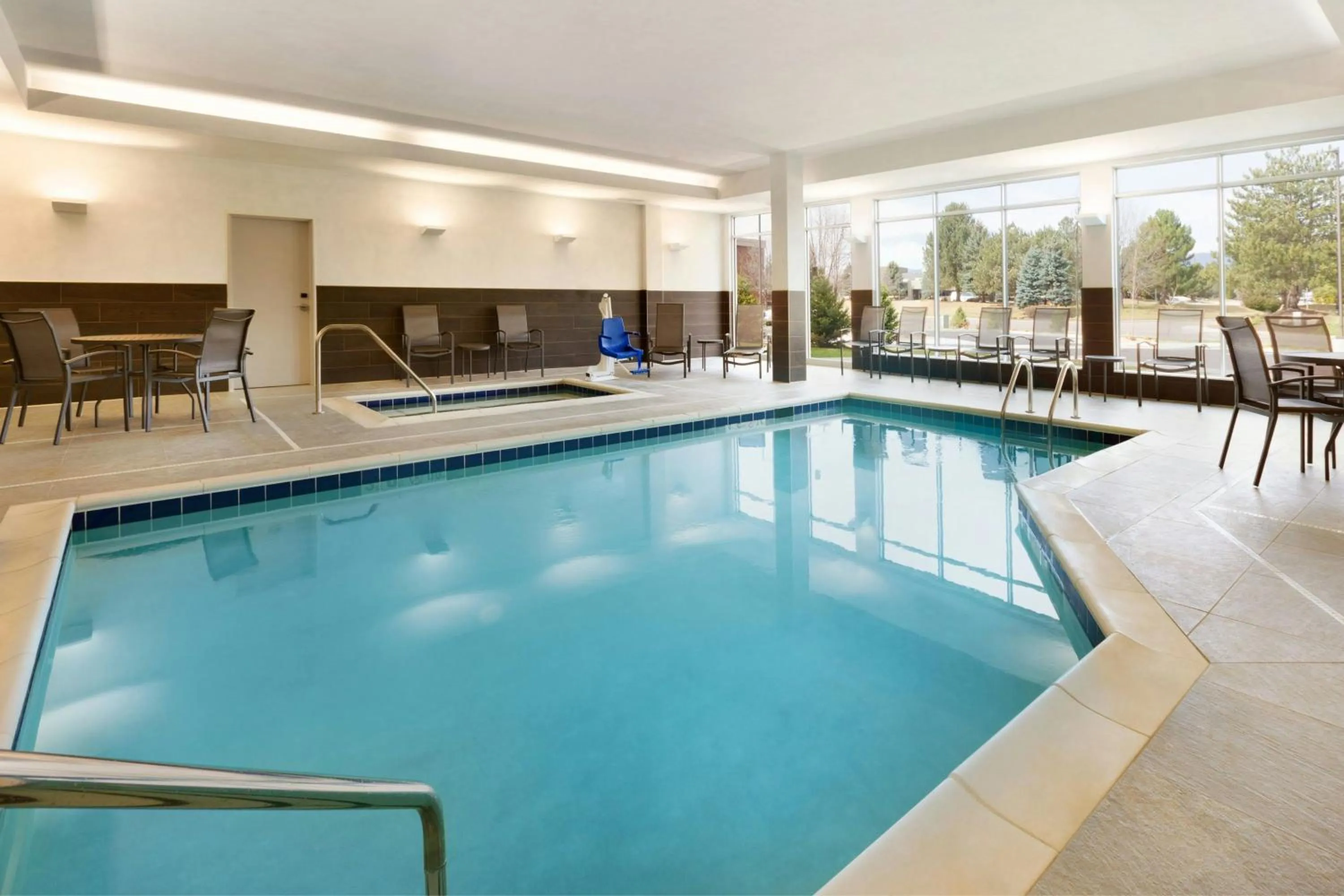 Swimming pool in Fairfield Inn & Suites by Marriott Boulder Longmont