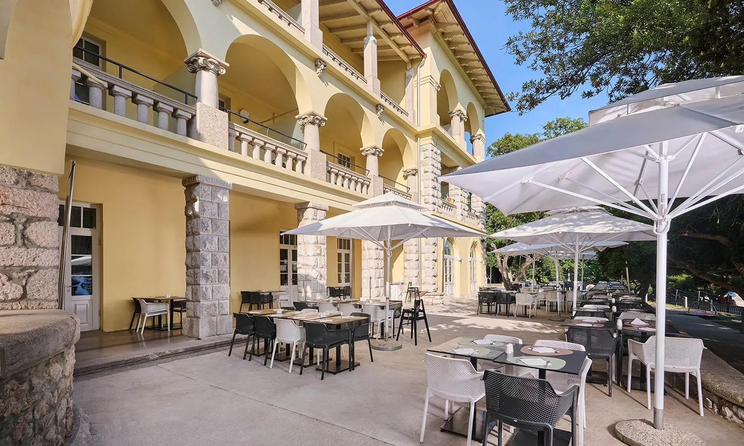 Property building in Aminess Vival Lišanj Family Hotel