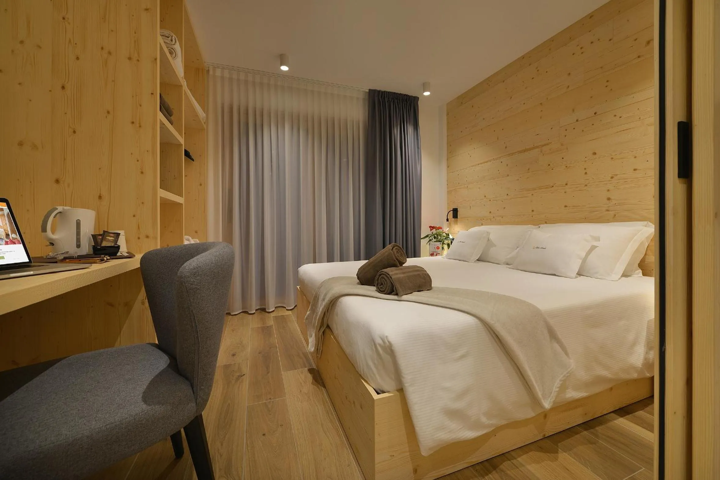 Bedroom, Bed in Hotel Valtellina