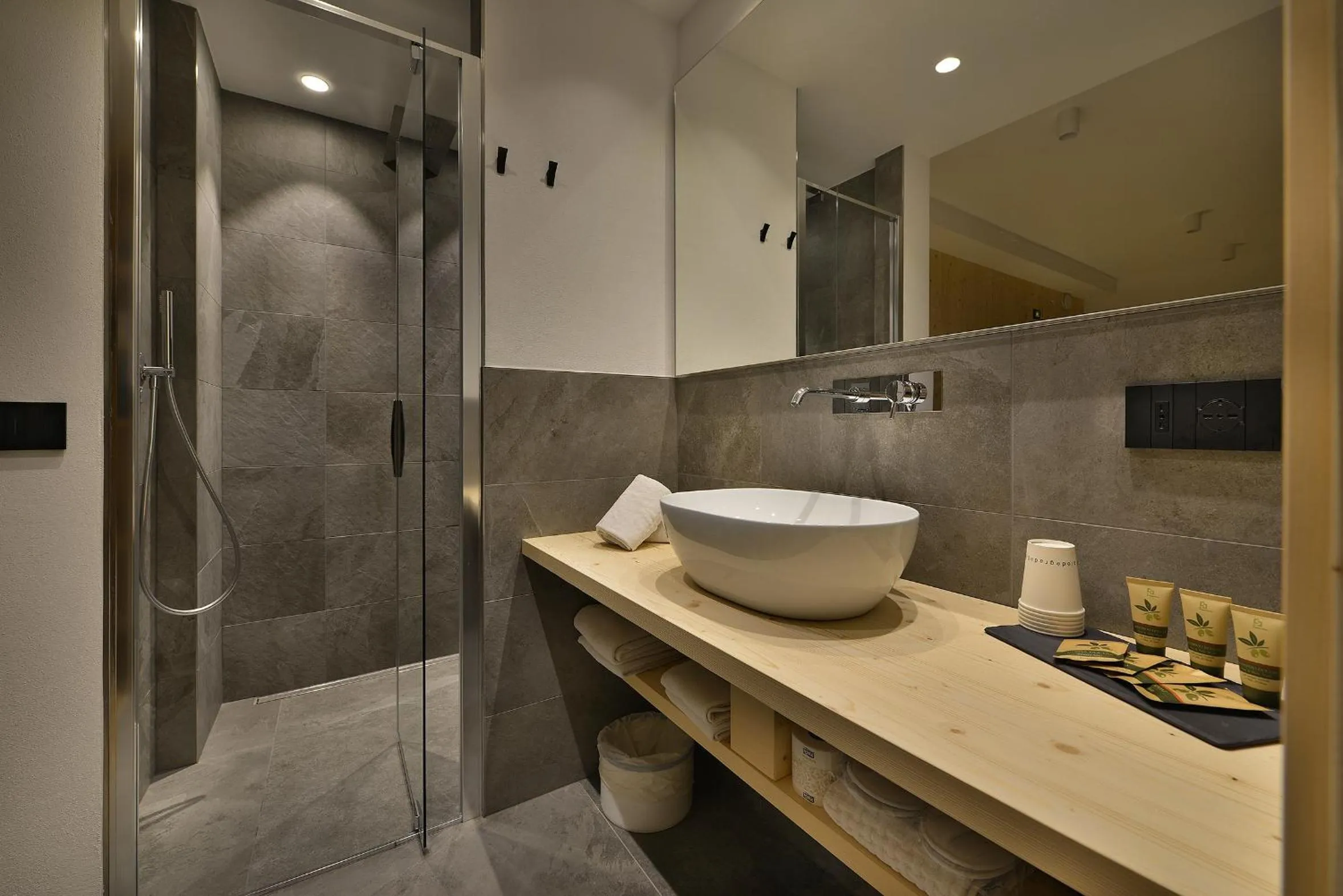 Shower in Hotel Valtellina