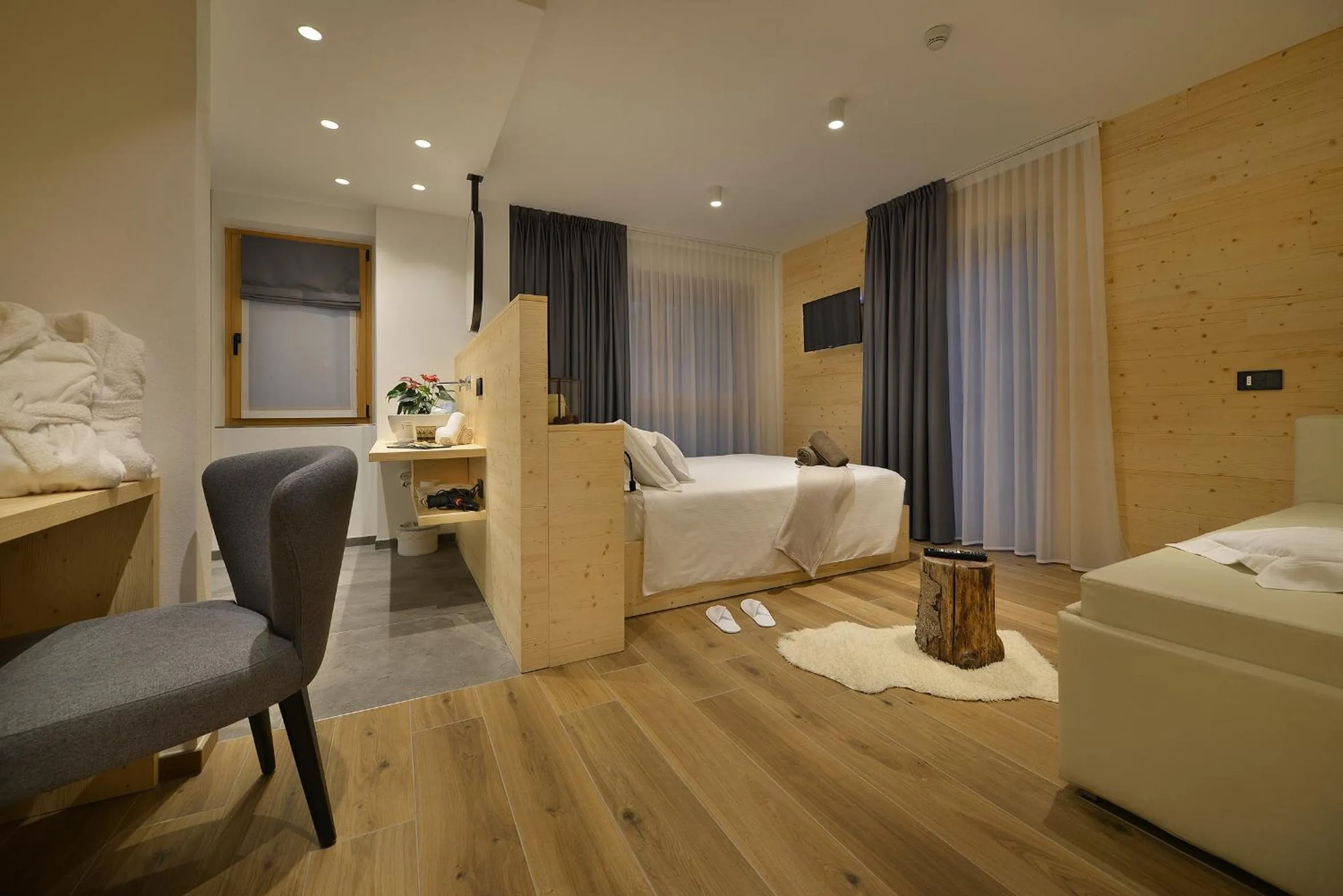 Photo of the whole room, Bed in Hotel Valtellina