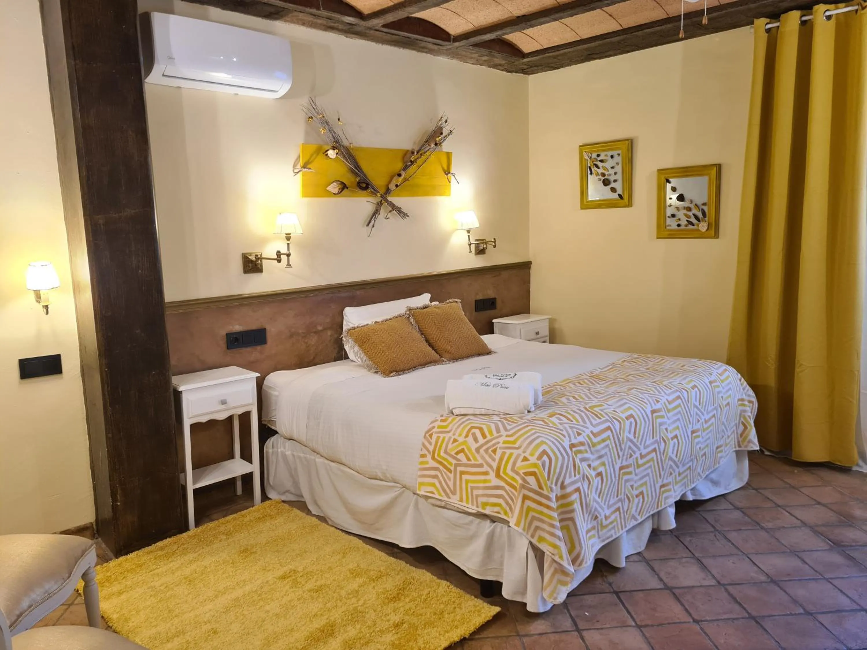 Bed in Hotel Rural & Spa Mas Prat