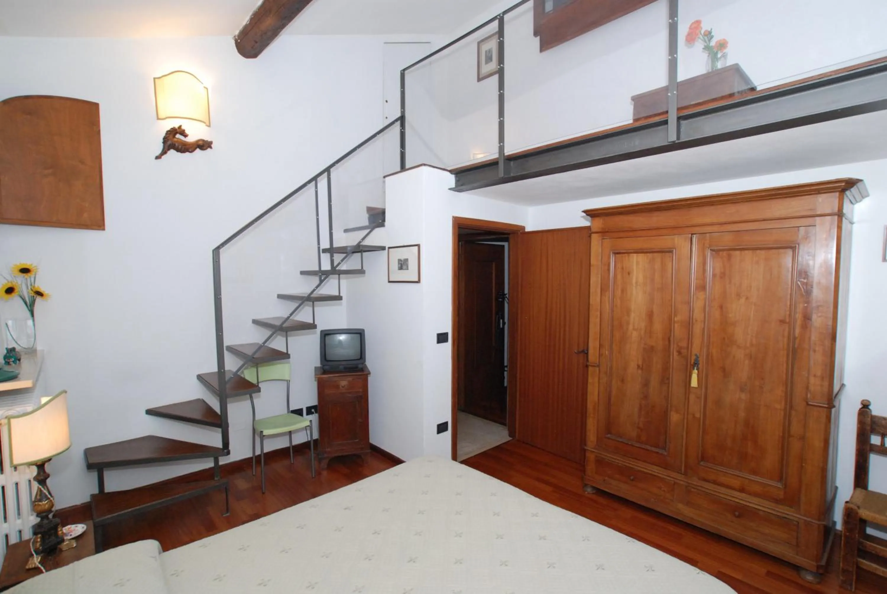 Decorative detail, Bed in Locanda Borgonuovo