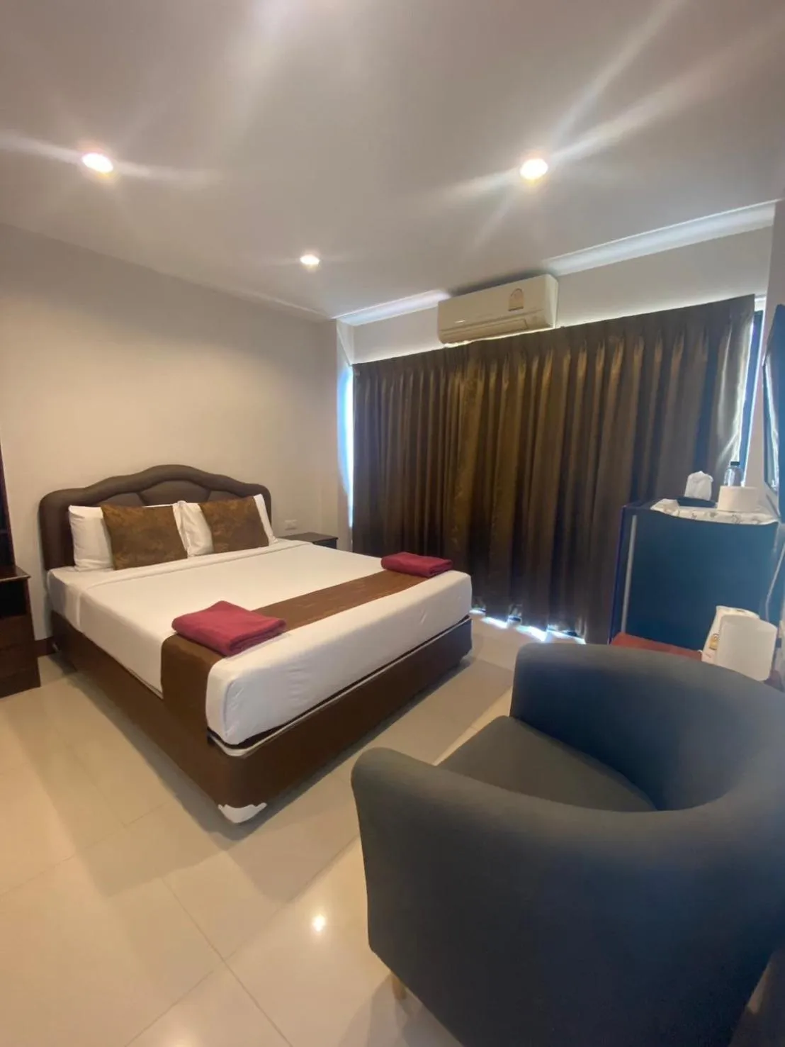 Bed in Sunlight Hotel