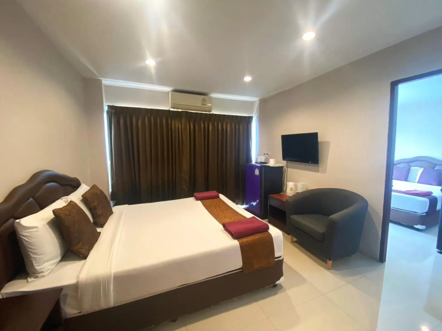 Bed in Sunlight Hotel