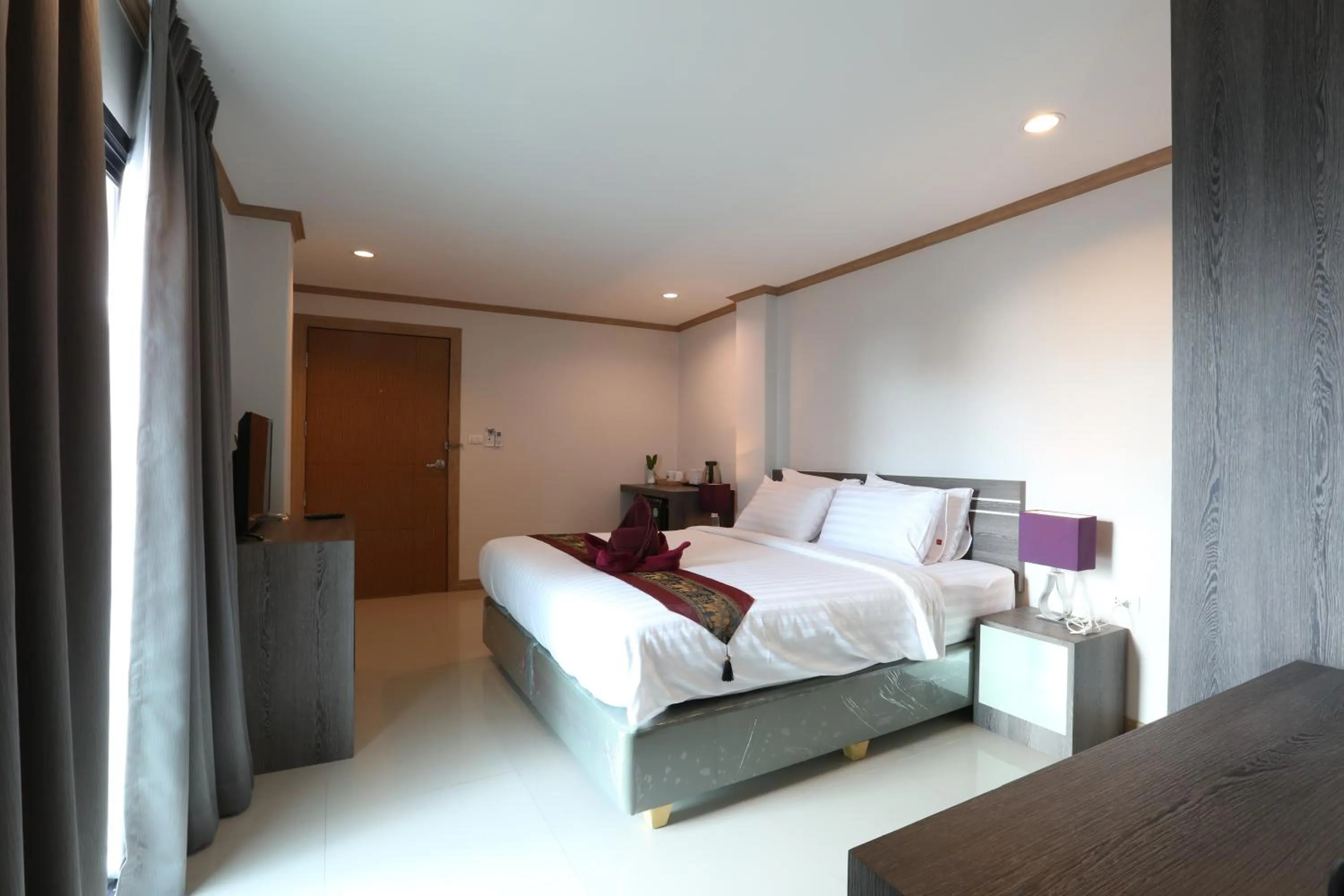 Bed in Sunlight Hotel