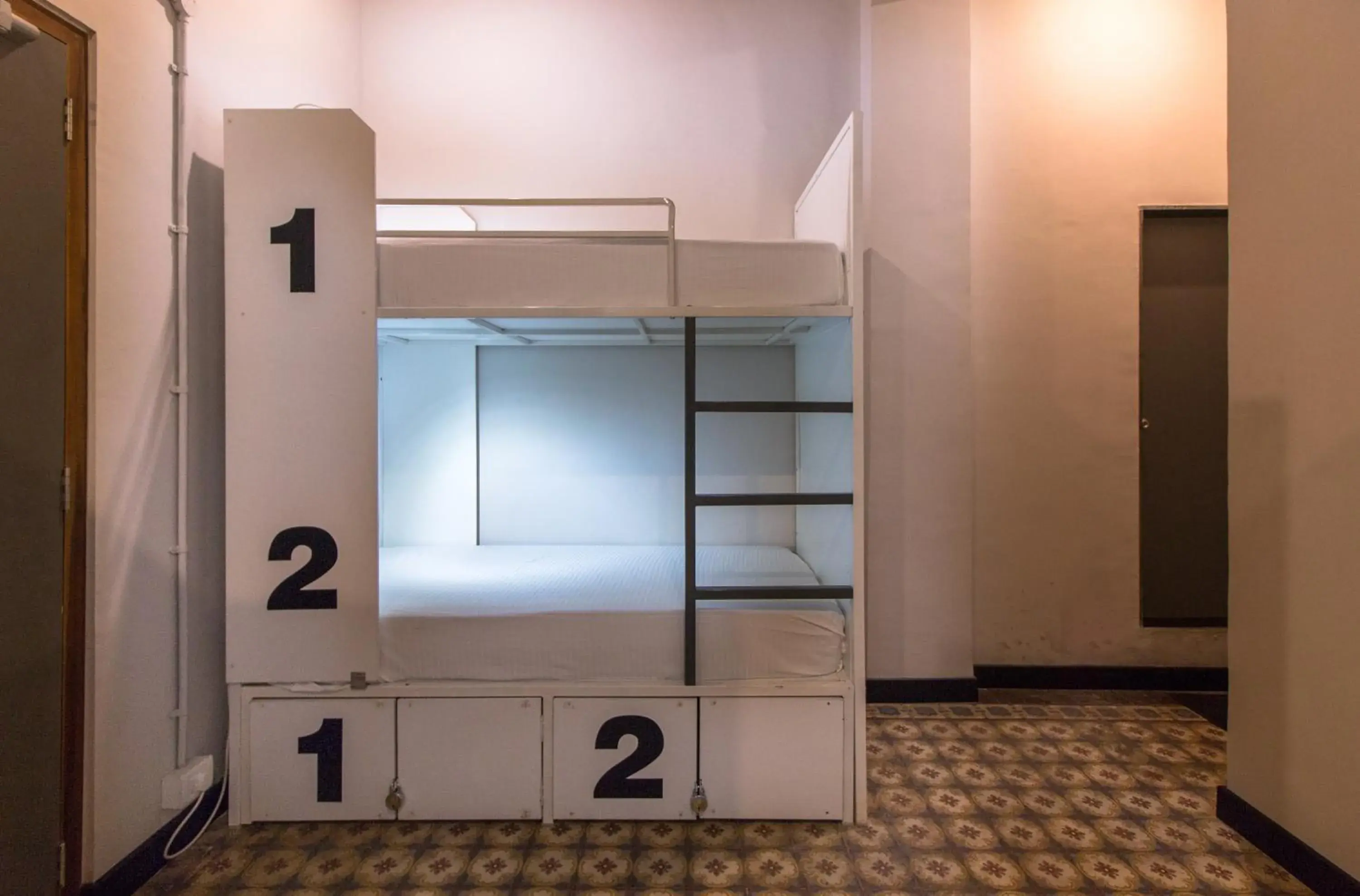 Bed in 6-Bed Female Dormitory Room in Backpacker Cowies Bed in 6-Bed Female Dormitory Room in Backpacker Cowies