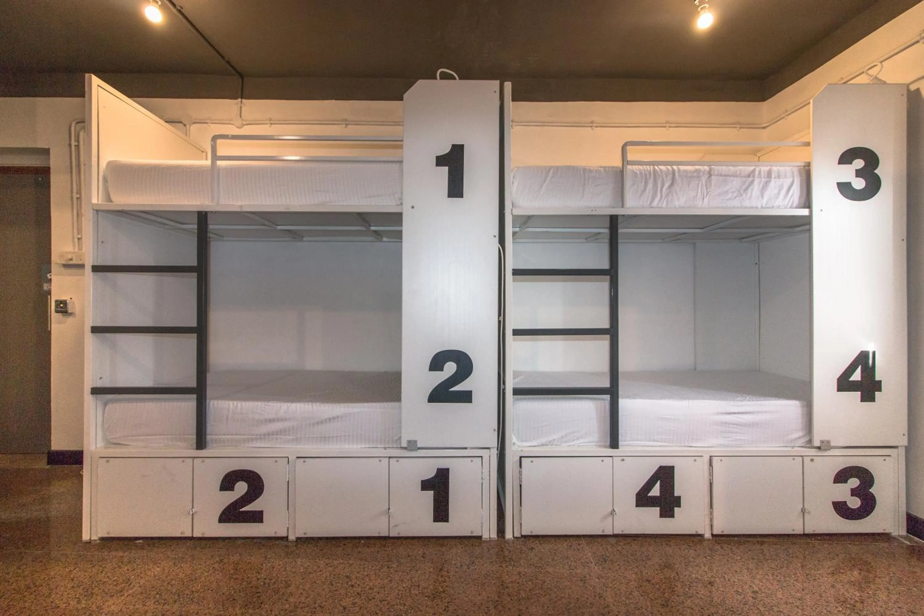 Bedroom, Bed in Backpacker Cowies