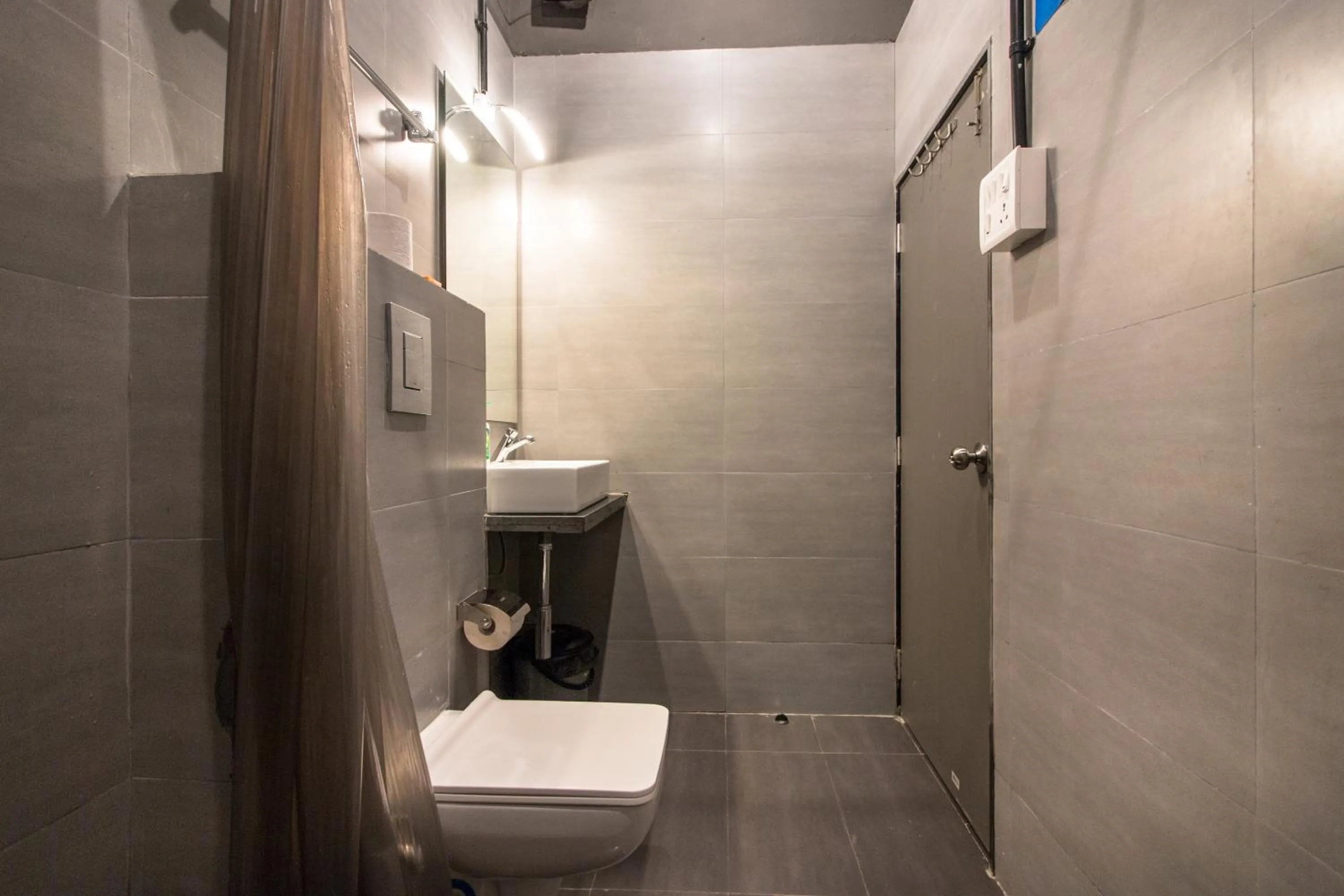 Bathroom in Backpacker Cowies