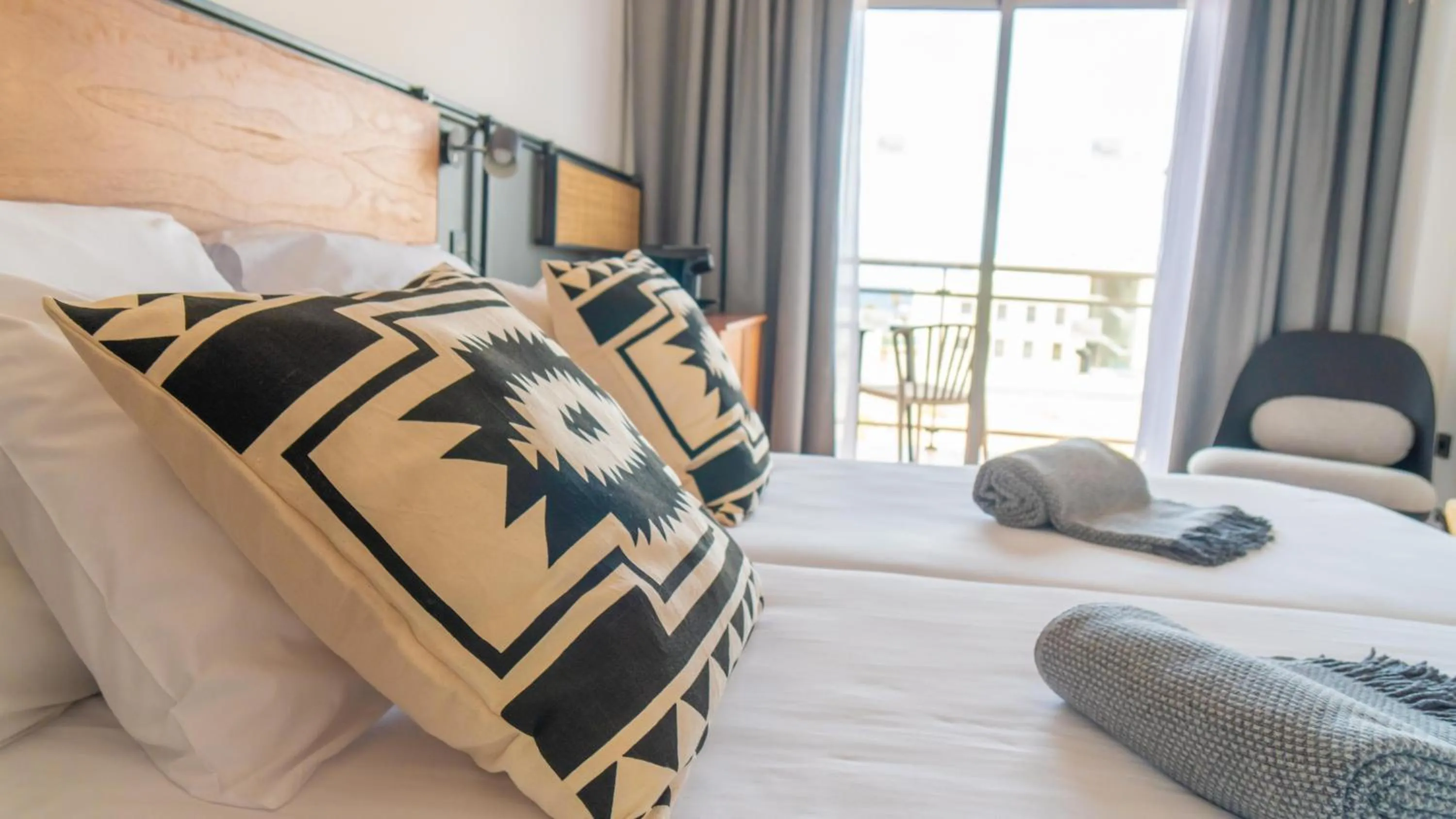 Photo of the whole room, Bed in Coral Cotillo Beach