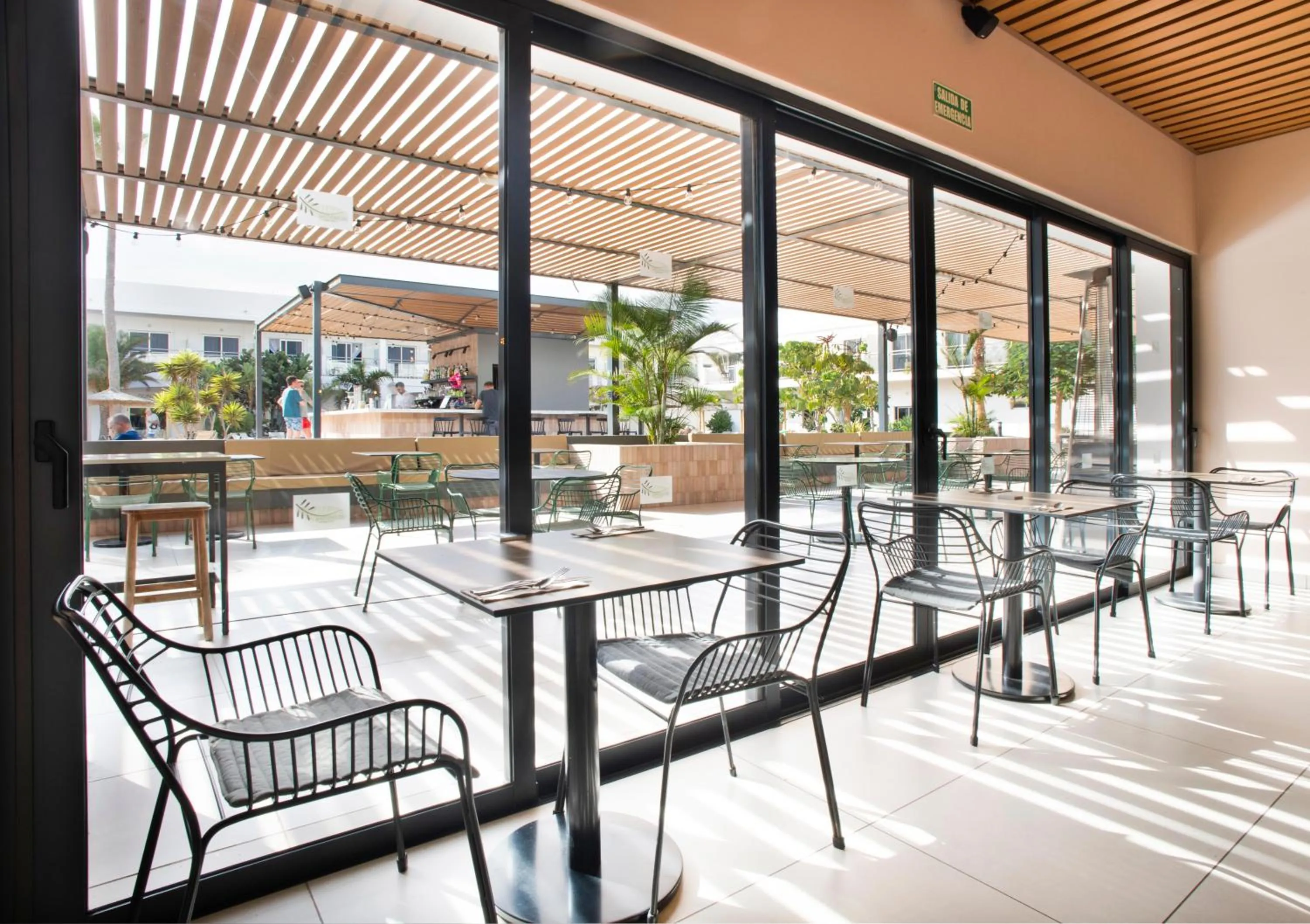 Restaurant/places to eat in Coral Cotillo Beach