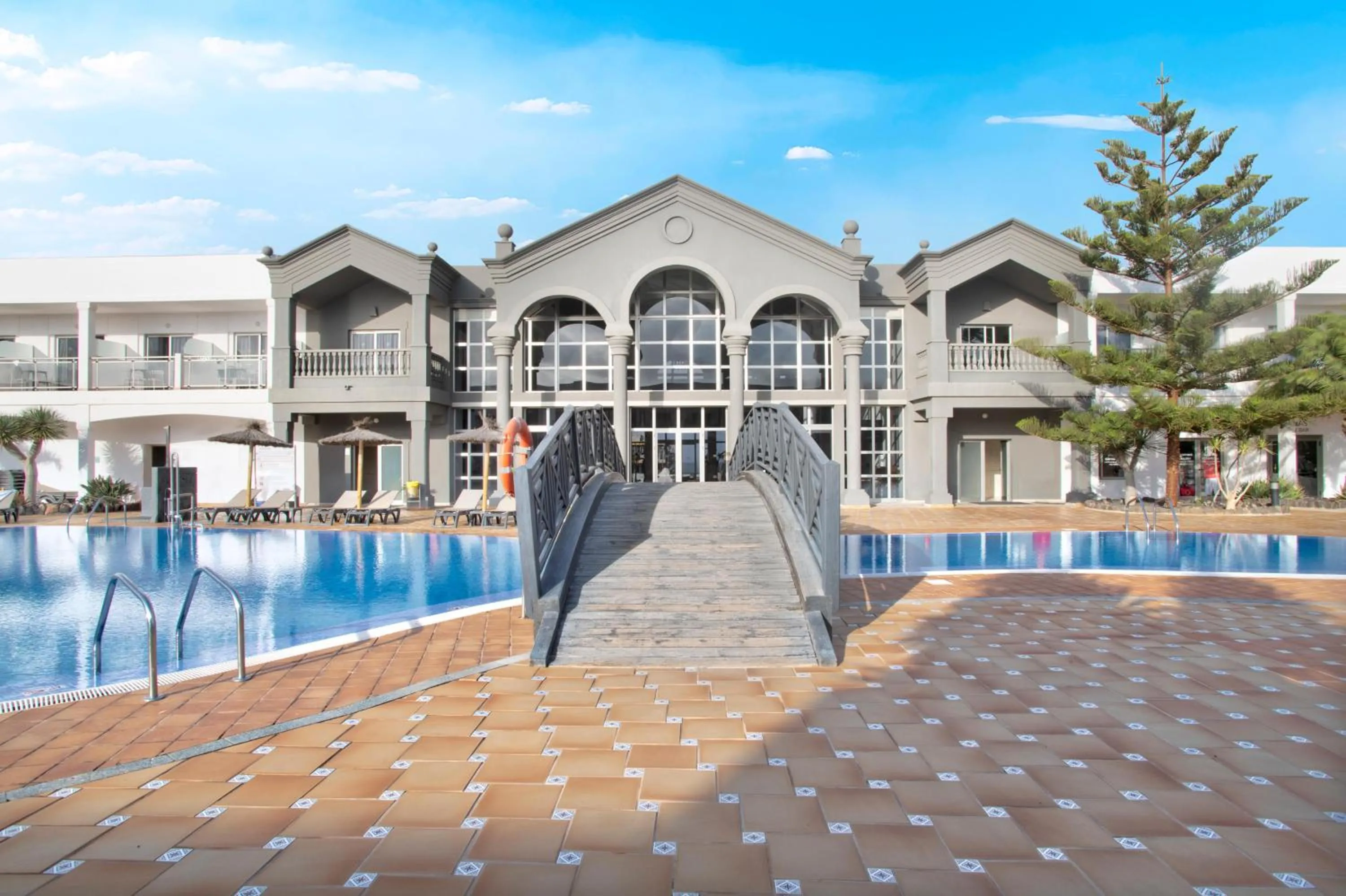 Swimming pool in Coral Cotillo Beach