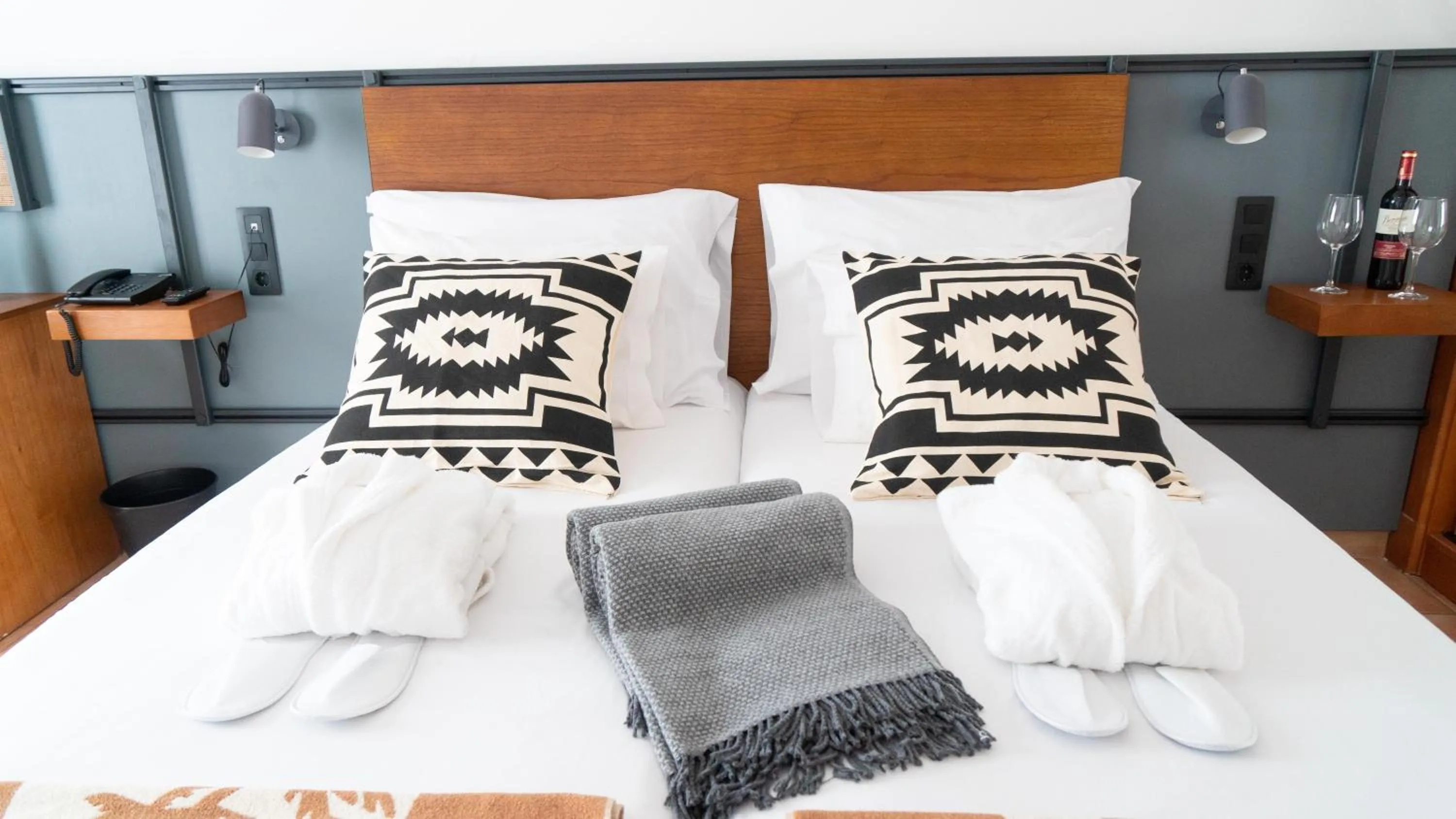 Photo of the whole room, Bed in Coral Cotillo Beach