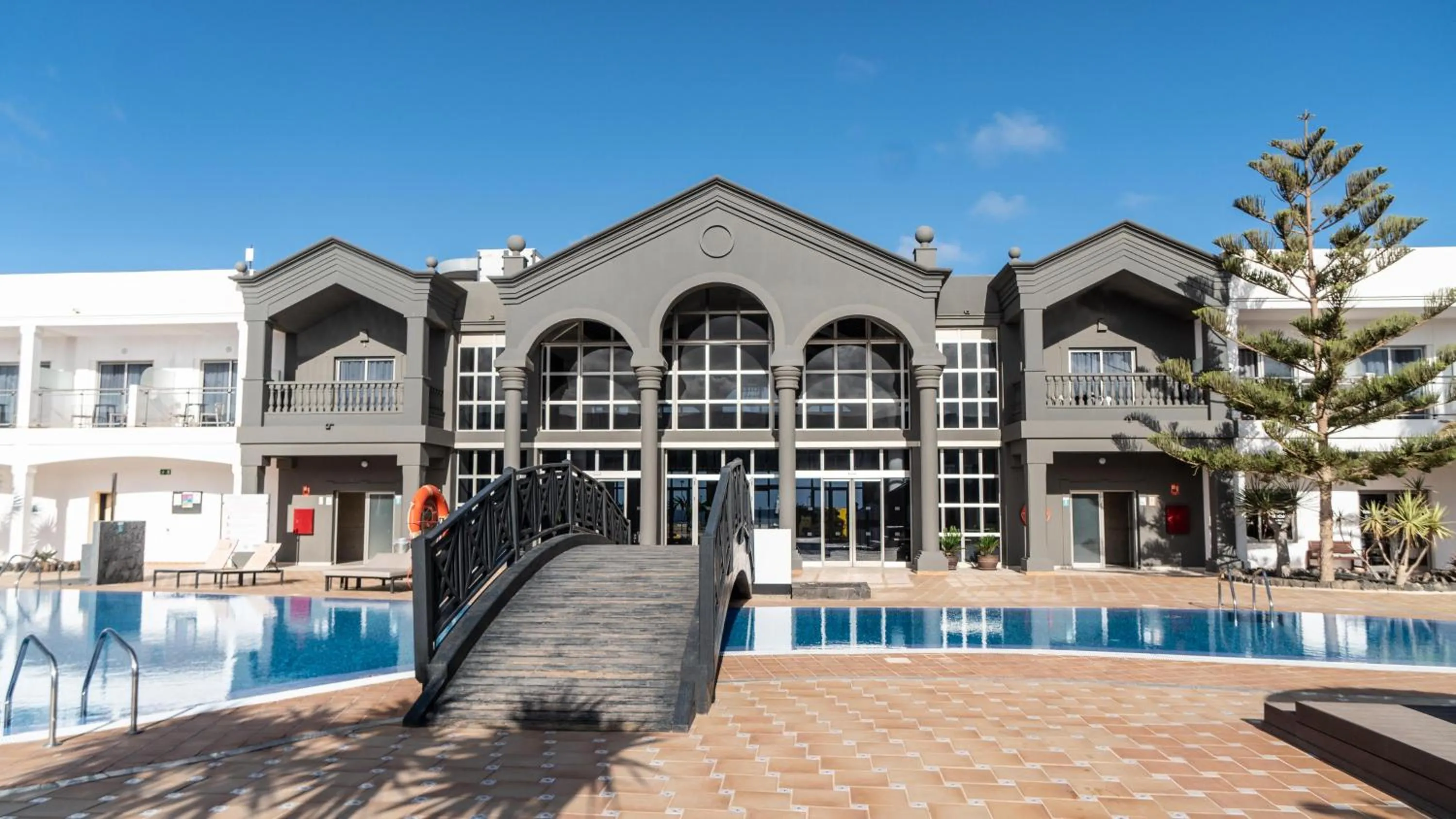 Swimming pool in Coral Cotillo Beach