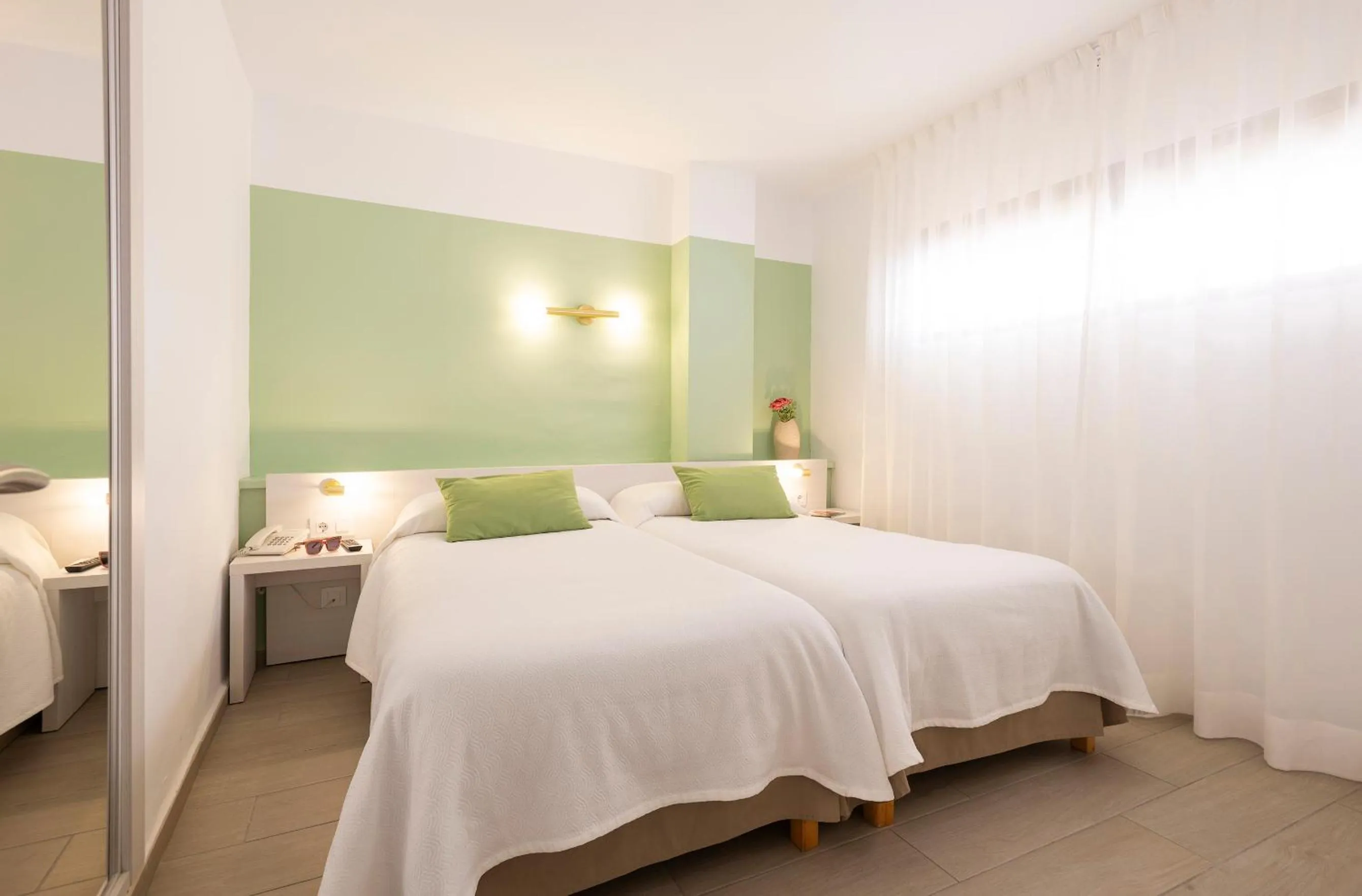 Communal lounge/ TV room, Bed in FLOR los Almendros Apartamentos