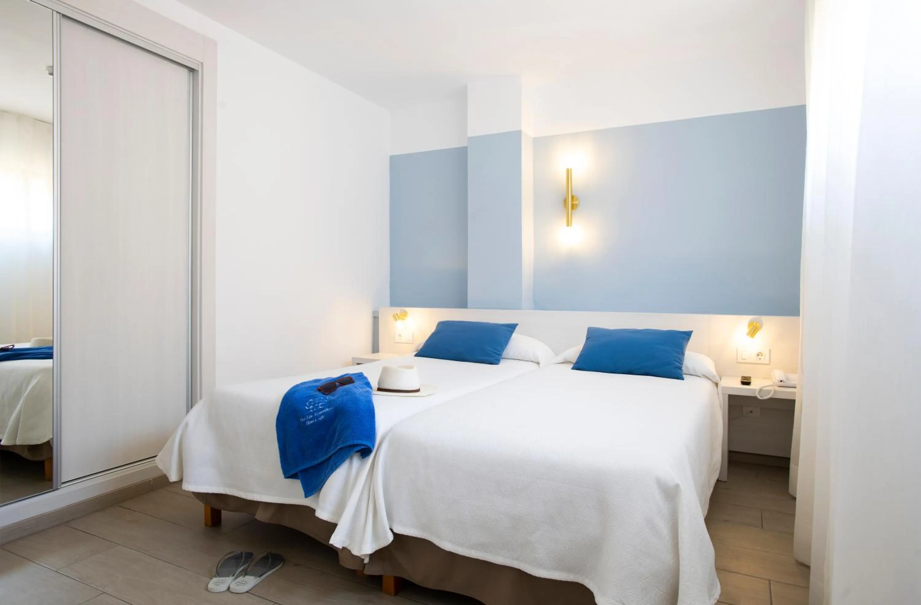 Bedroom, Bed in FLOR los Almendros Apartamentos