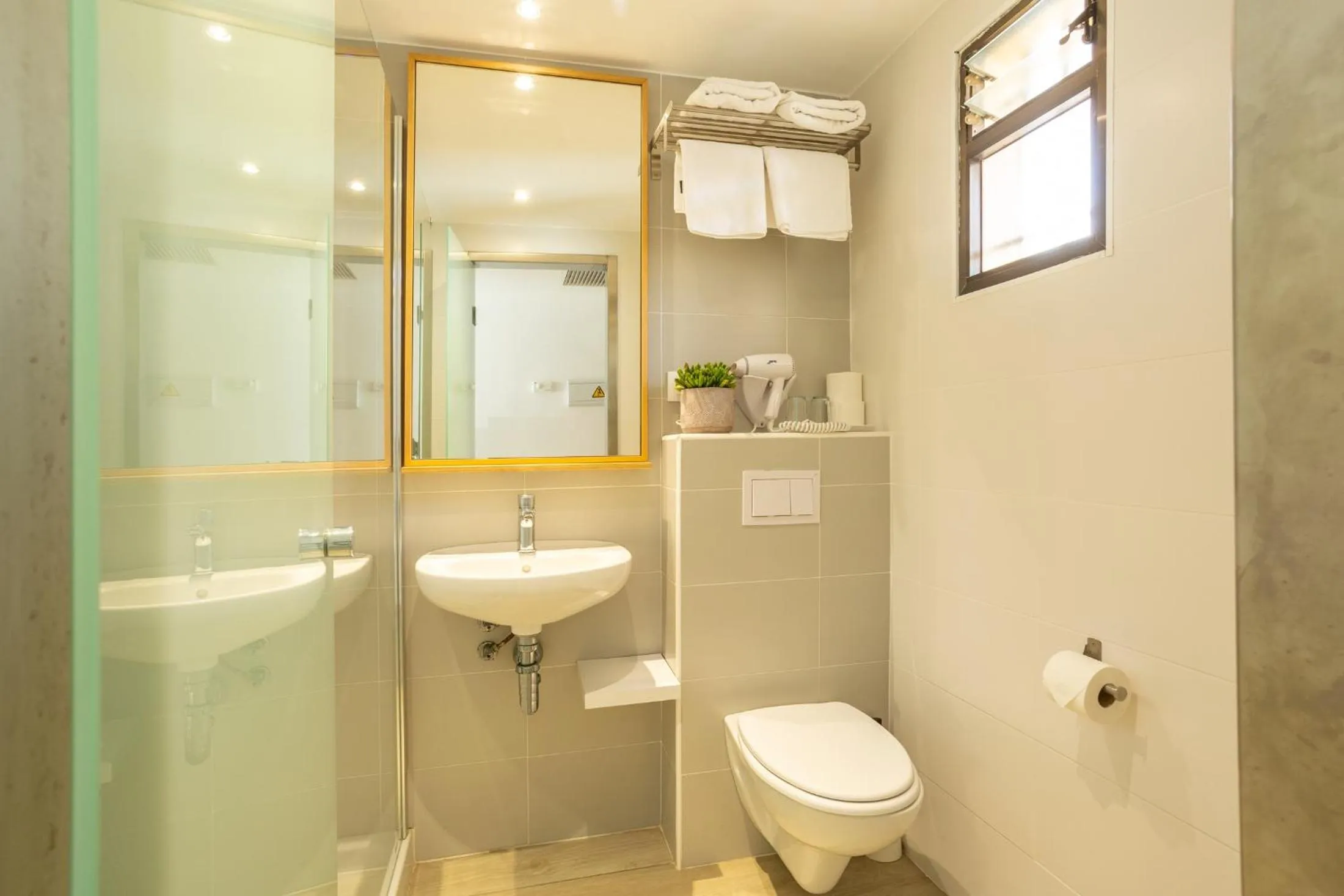 Shower in FLOR los Almendros Apartamentos