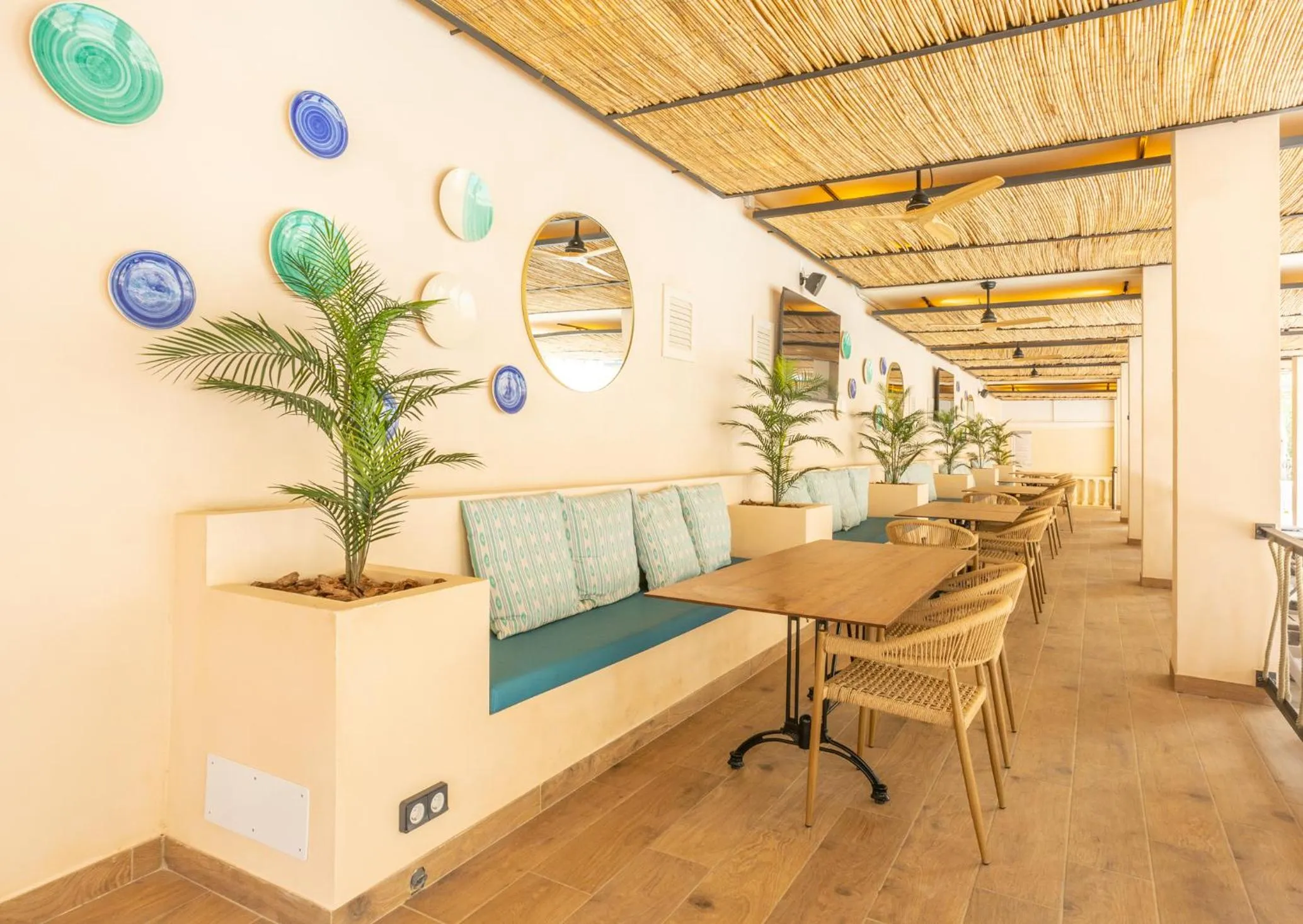 Restaurant/places to eat in FLOR los Almendros Hotel