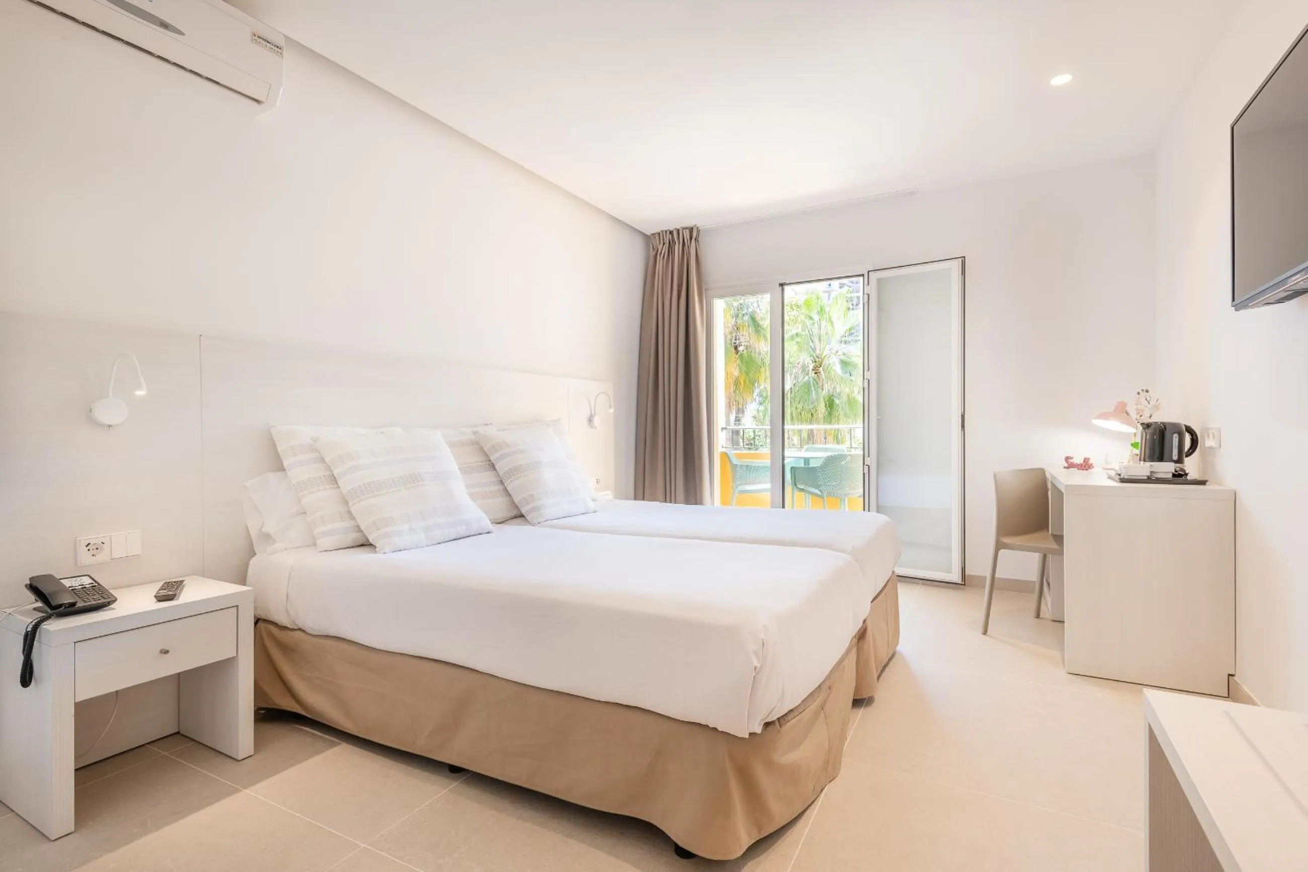 Bed in FLOR los Almendros Hotel