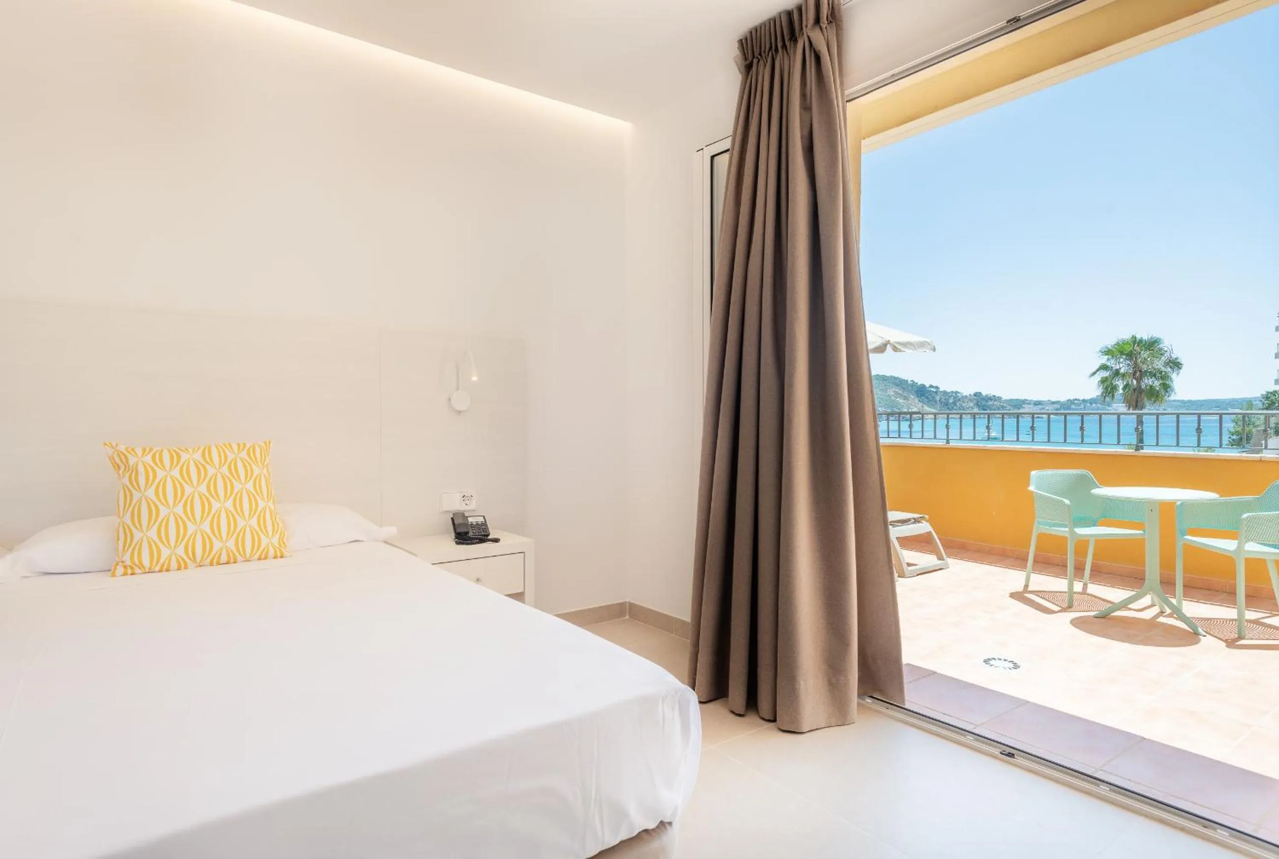 Sea view, Bed in FLOR los Almendros Hotel