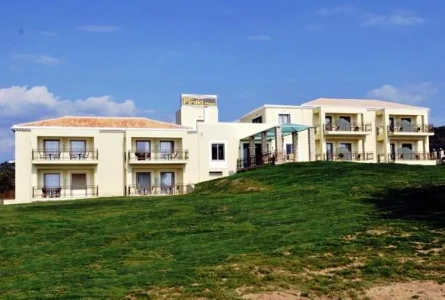 Facade/entrance in Finiki Plaza