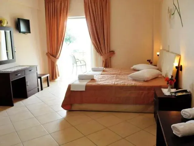 Deluxe Studio with Sea View in Finiki Plaza Deluxe Studio with Sea View in Finiki Plaza