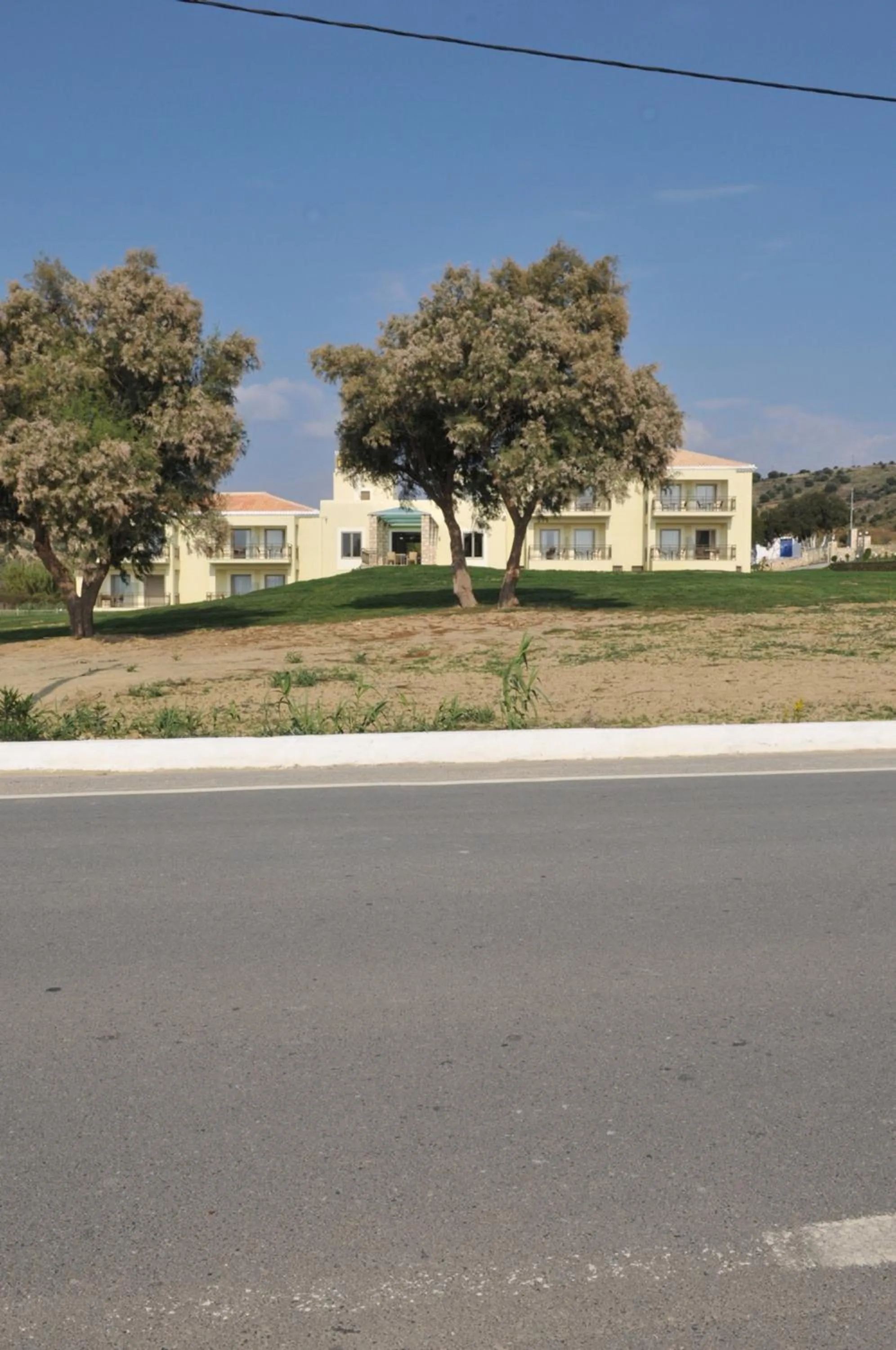 Facade/entrance in Finiki Plaza
