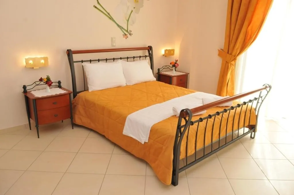 Bedroom, Bed in Finiki Plaza