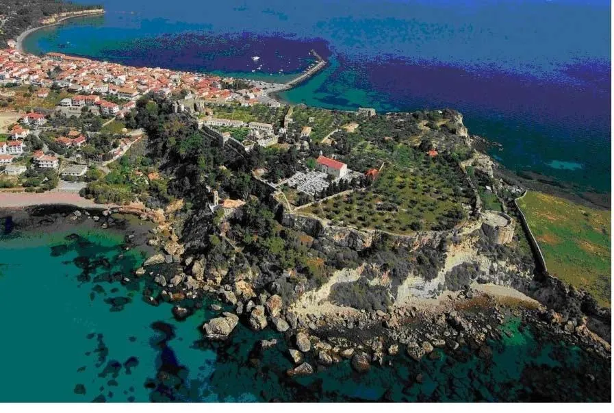 Nearby landmark in Finiki Plaza