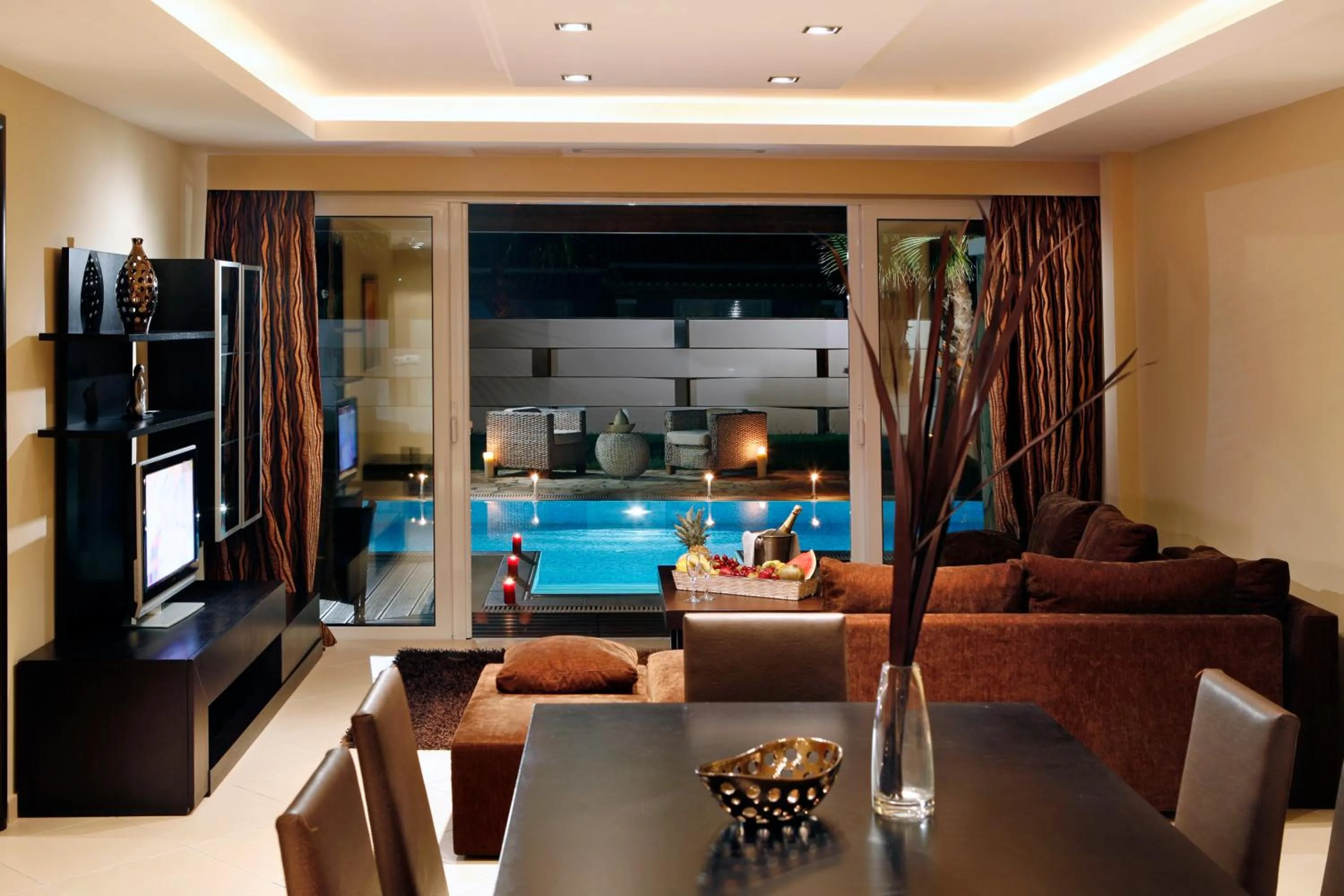 Dining area in Olympia Golden Beach Resort & Spa