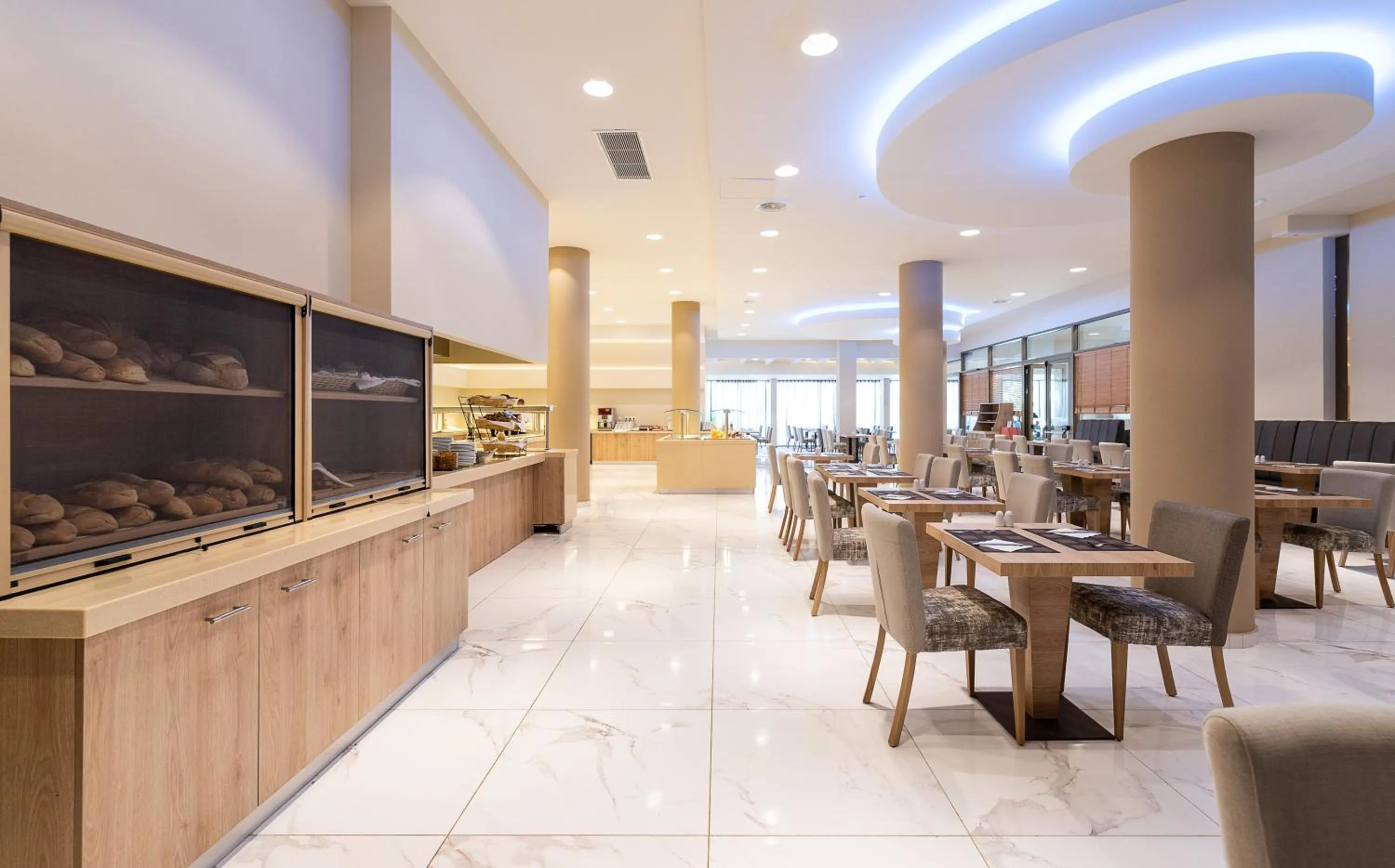 Restaurant/places to eat in Poseidon Hotel Sea Resort