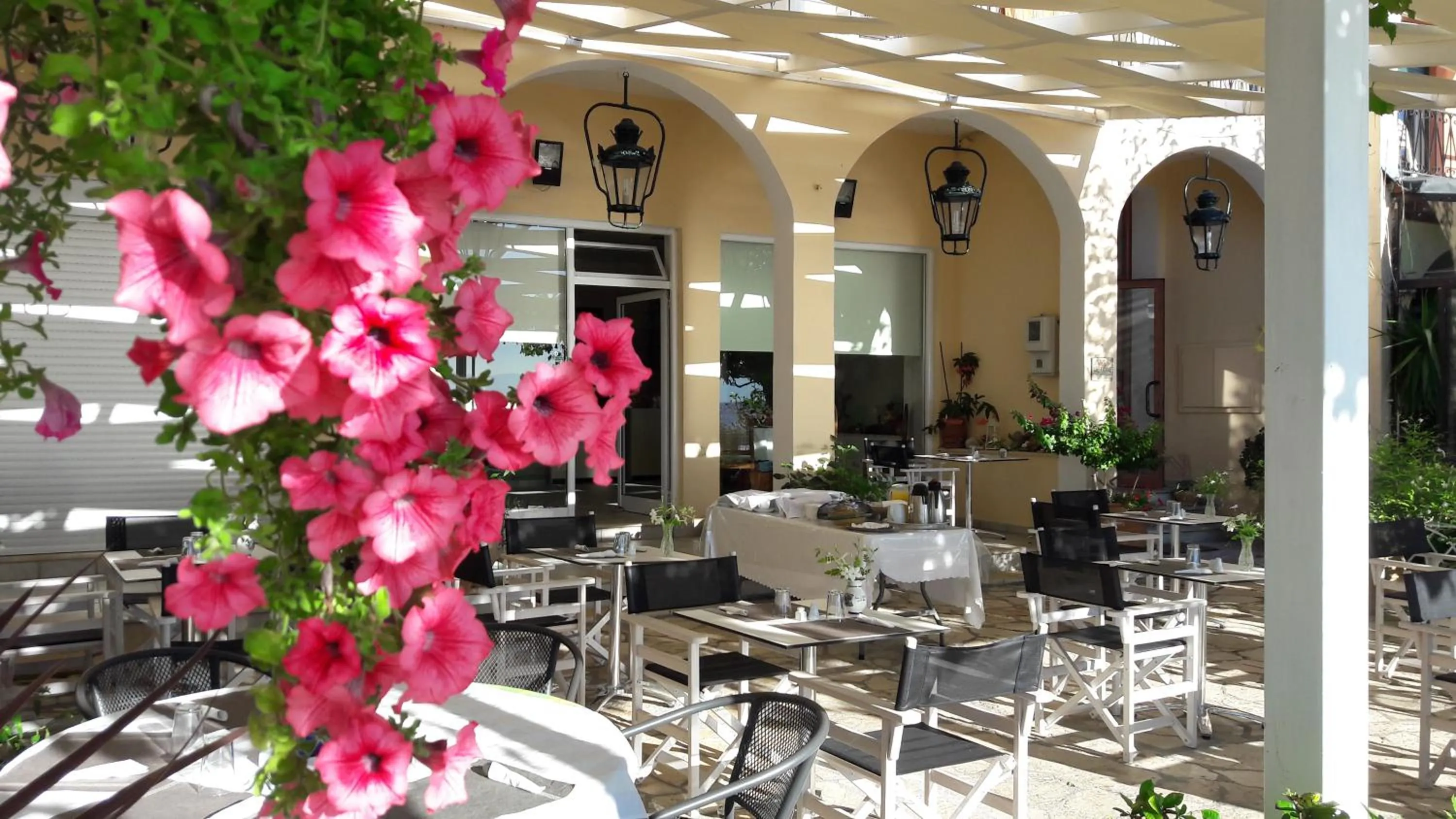 Restaurant/places to eat in Eros Beach Hotel