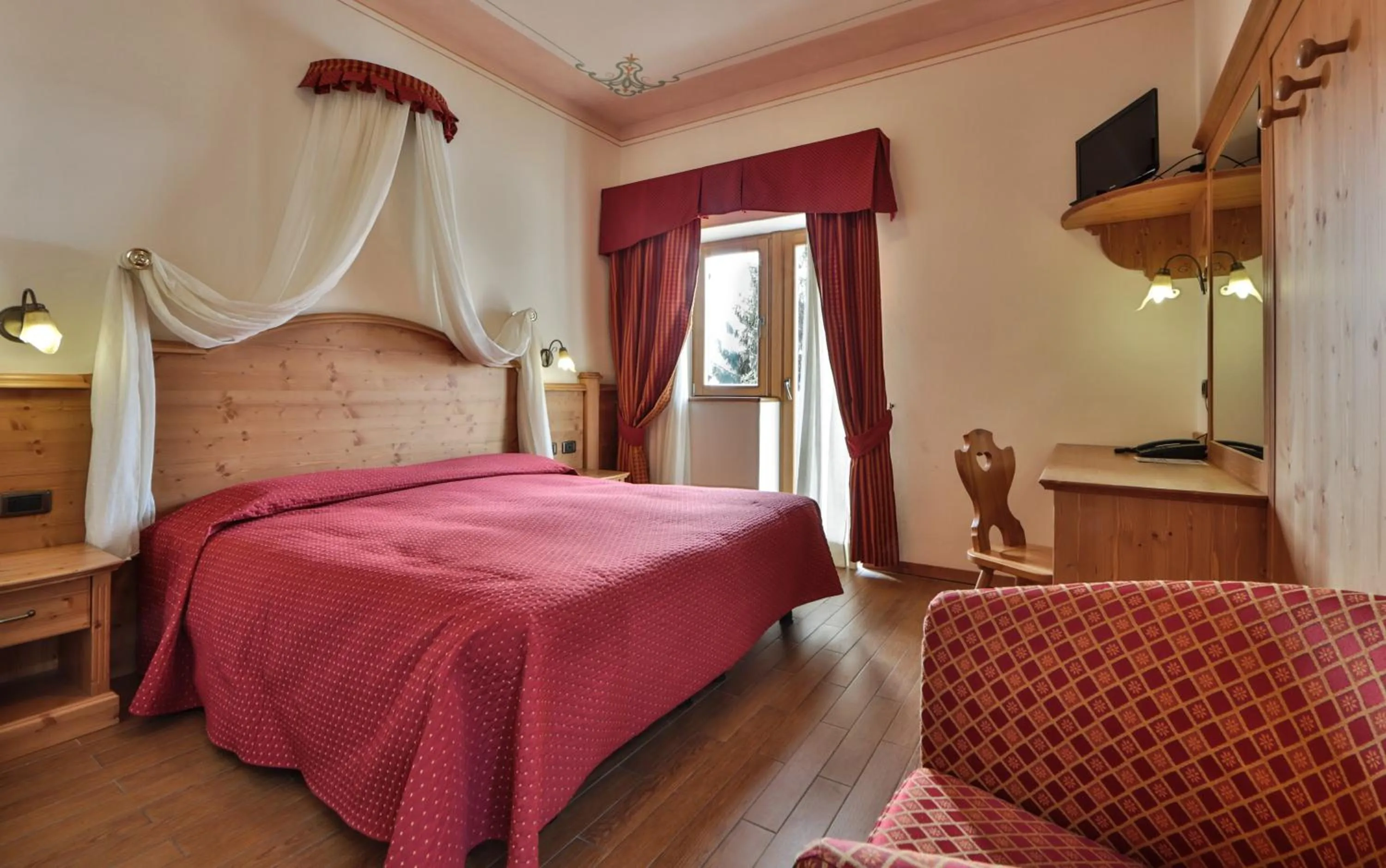 Balcony/Terrace, Bed in Hotel Fai