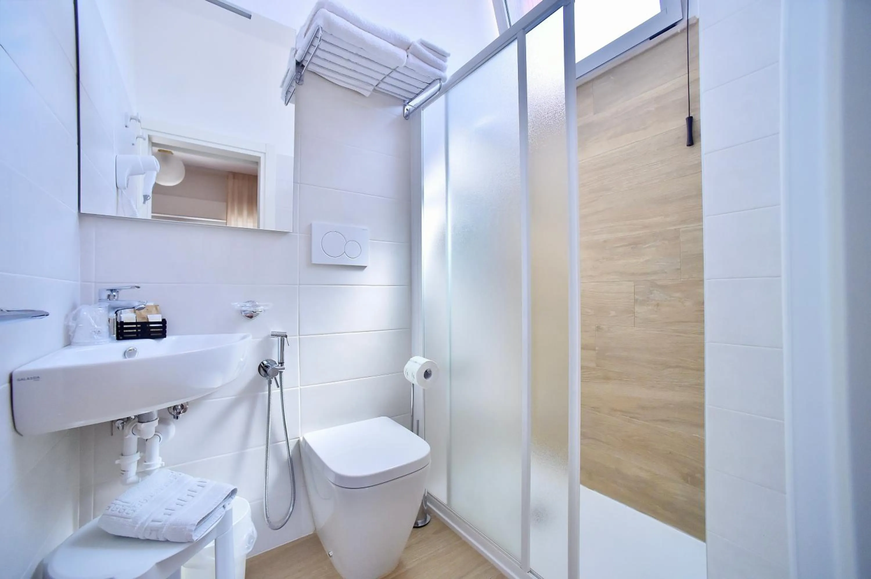 Shower in Hotel Di Giovanni