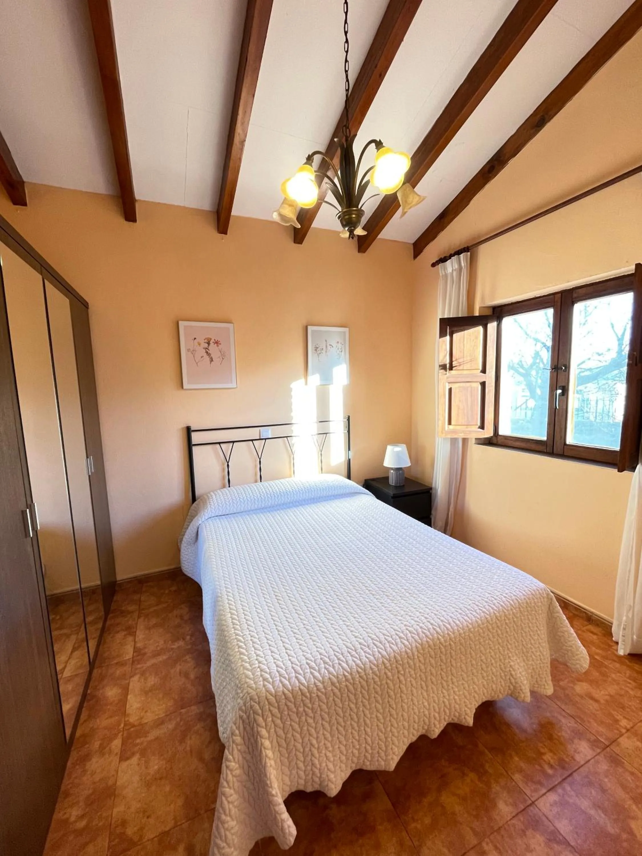 Bedroom, Bed in Posada La Cabaña De Salmon