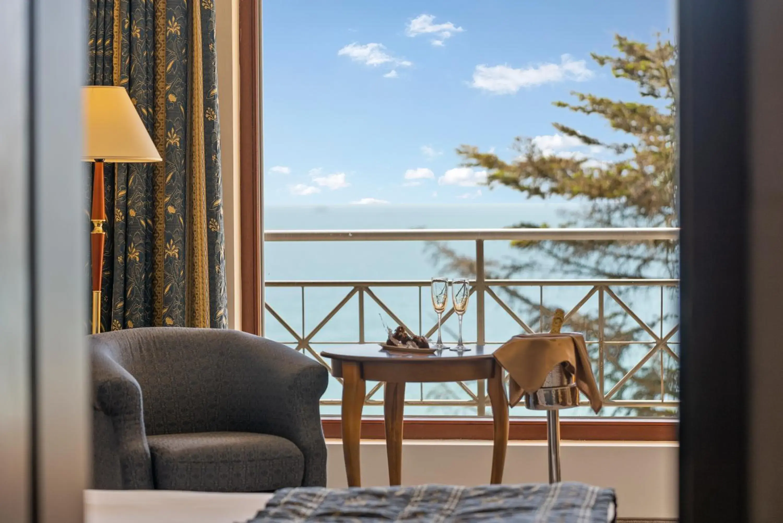 Family Room with Sea View in HVD Riviera Beach Ultra All Inclusive & Mineral Pool - Private Beach & Free Parking Family Room with Sea View in HVD Riviera Beach Ultra All Inclusive & Mineral Pool - Private Beach & Free Parking