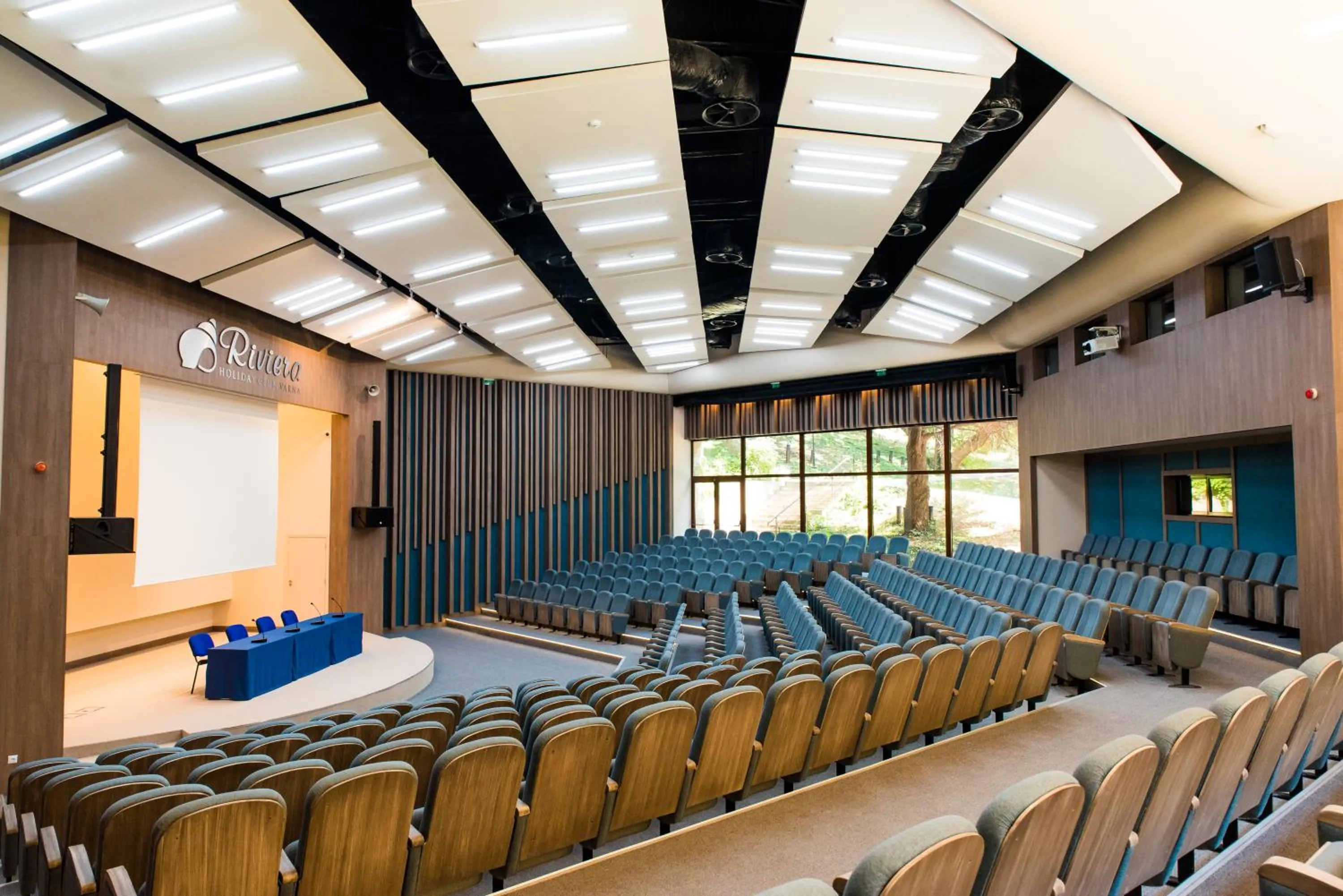 Business facilities in HVD Riviera Beach Ultra All Inclusive & Mineral Pool - Private Beach & Free Parking