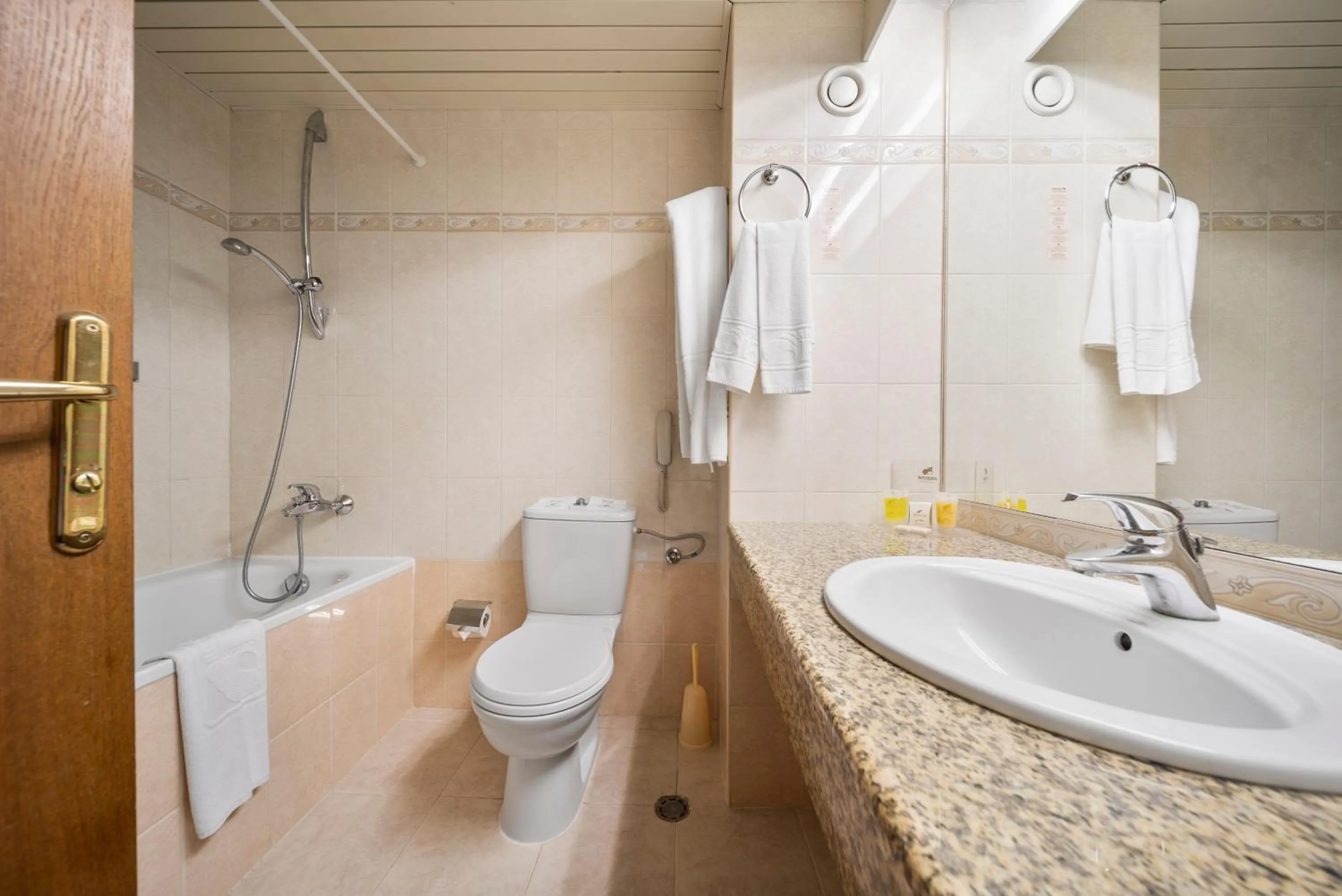 Bathroom in HVD Riviera Beach Ultra All Inclusive & Mineral Pool - Private Beach & Free Parking