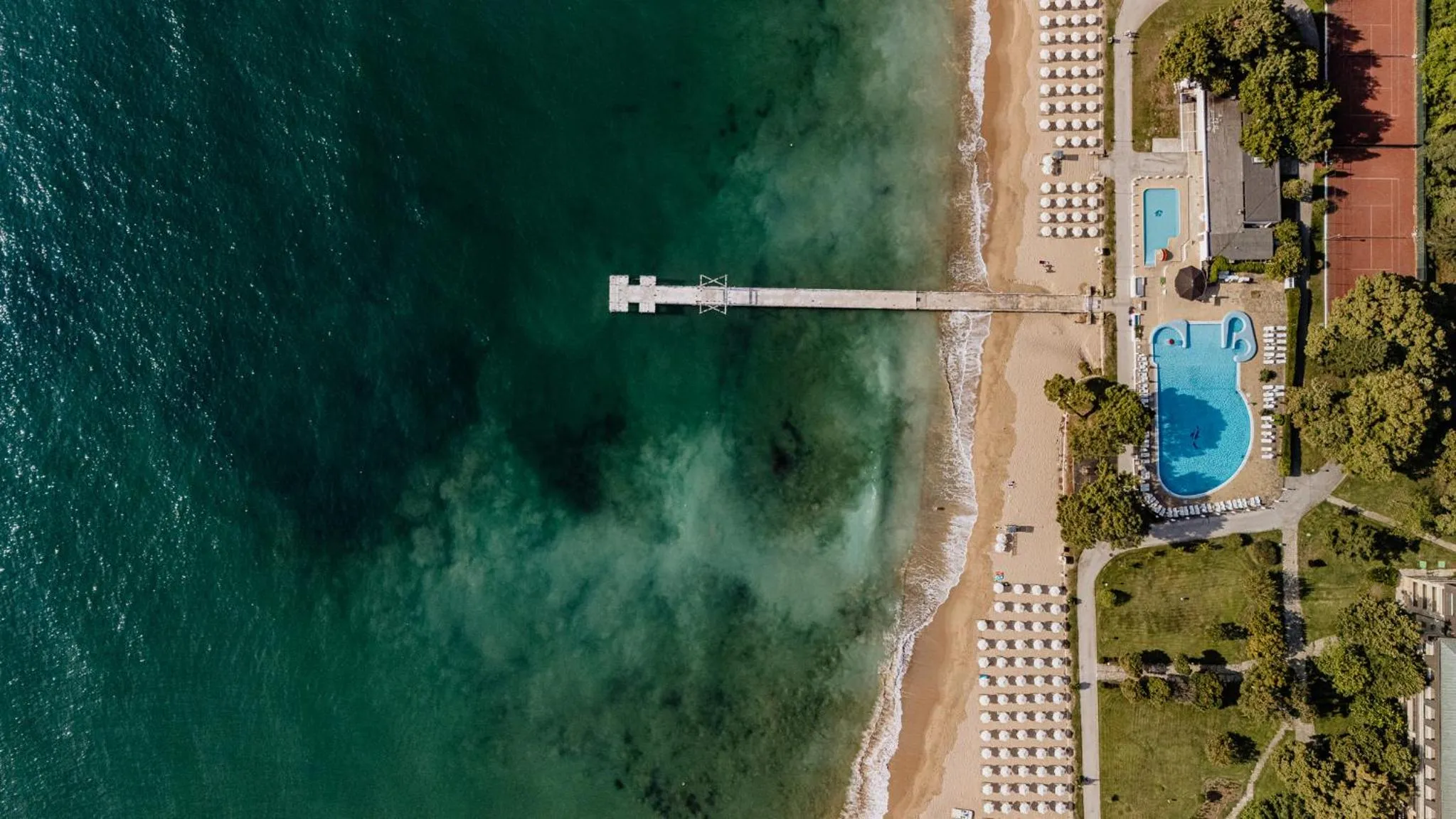 Restaurant/places to eat in HVD Riviera Beach Ultra All Inclusive & Mineral Pool - Private Beach & Free Parking