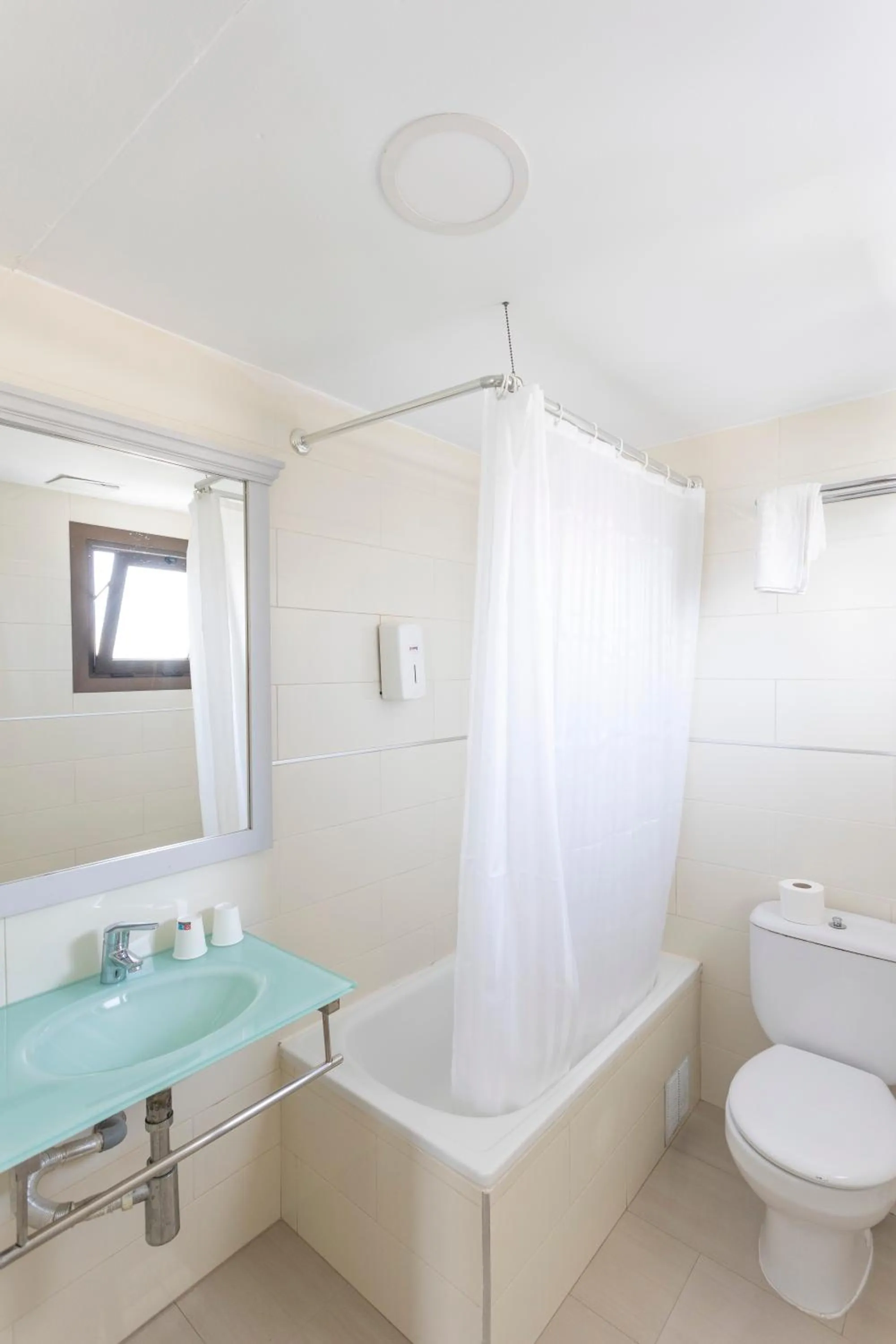 Shower in Hotel Raxa