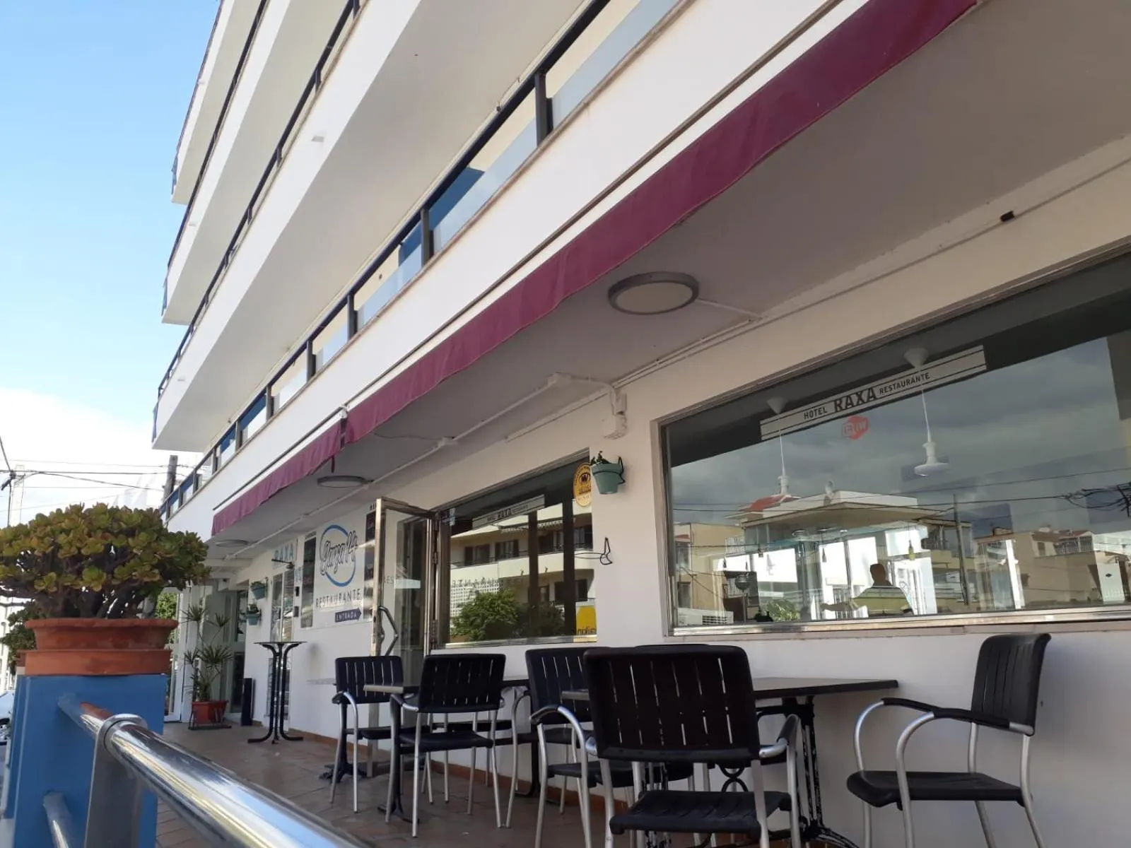 Property building in Hotel Raxa