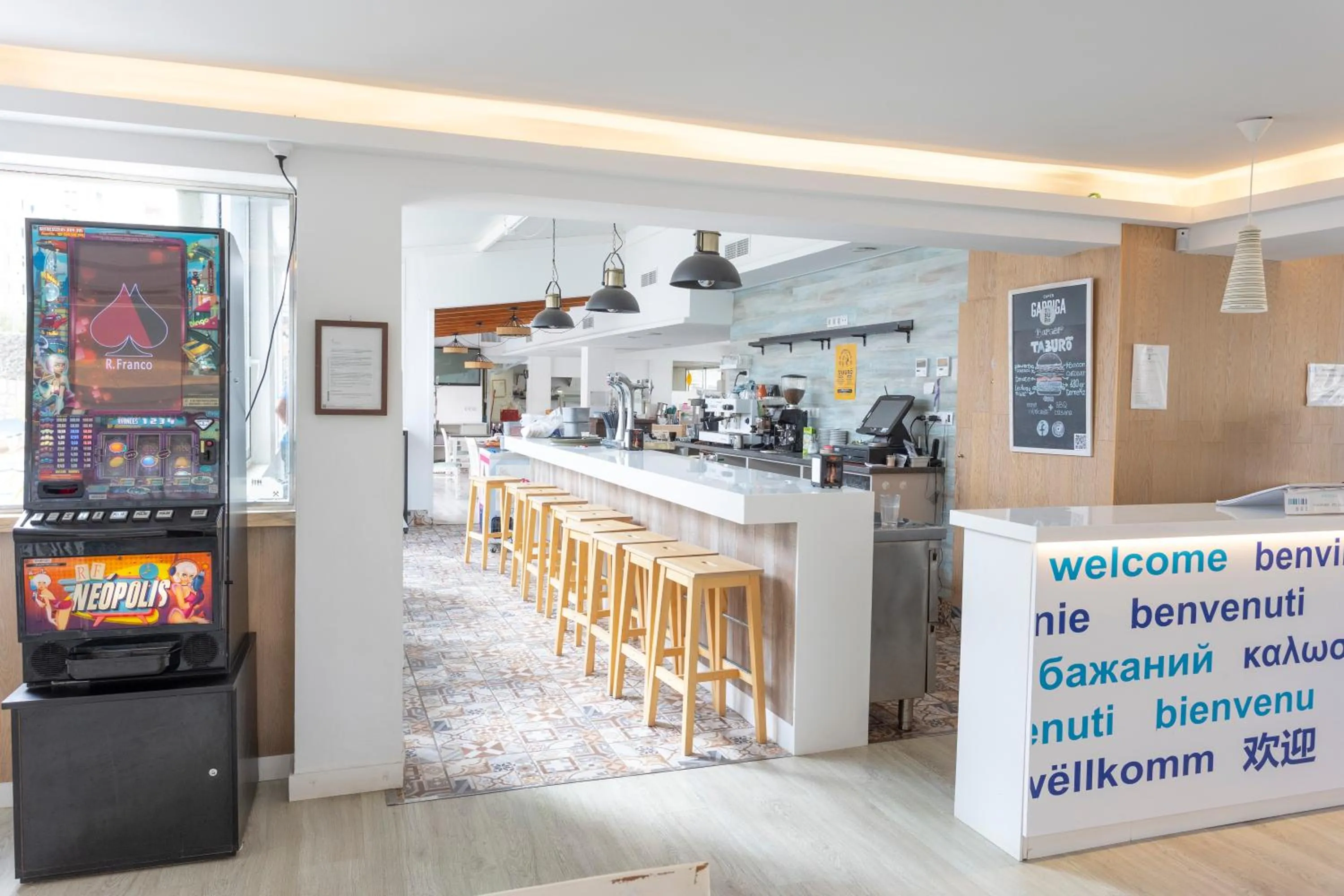 Lounge or bar in Hotel Raxa