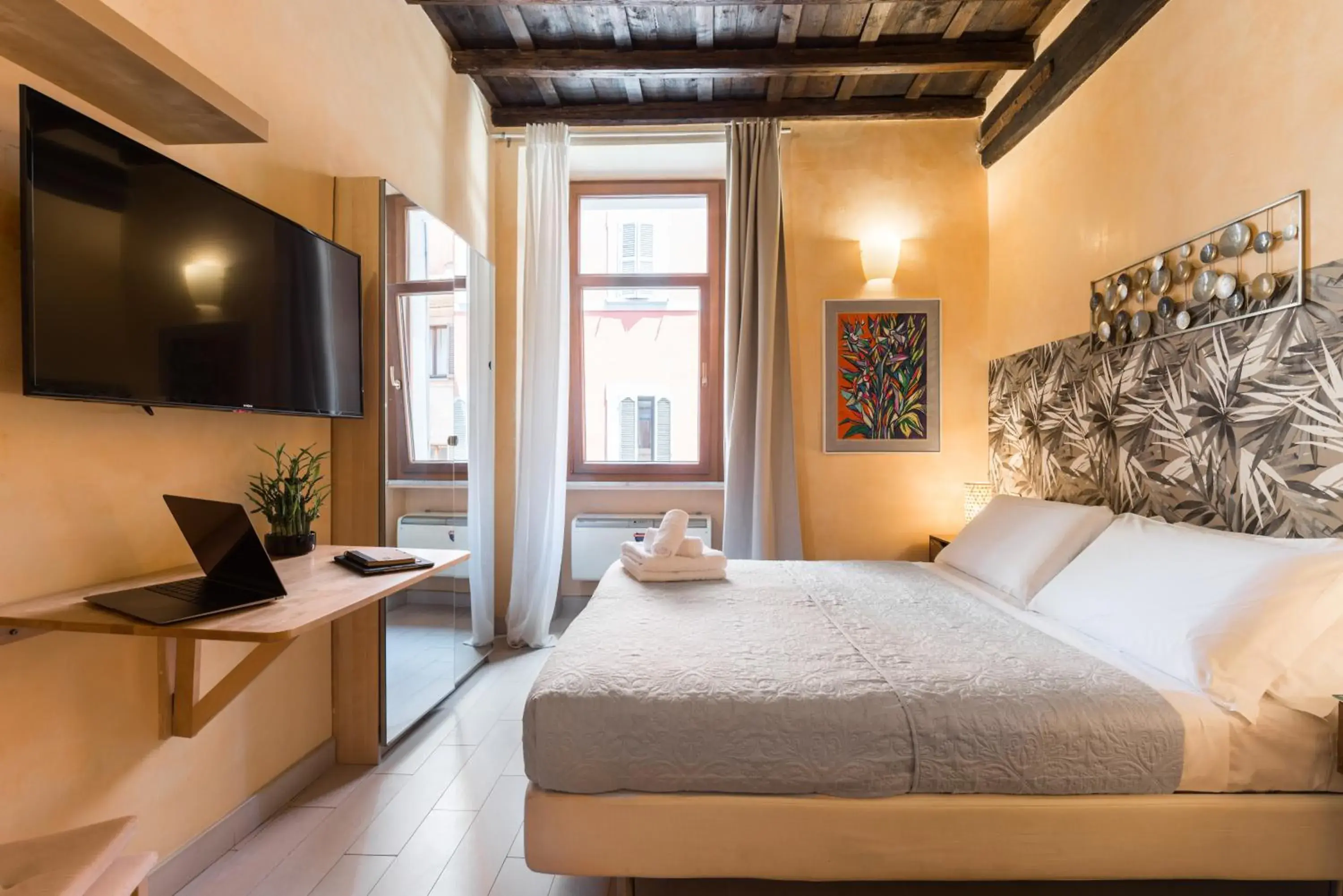 Ec Room with Private External Bathroom - single occupancy in Lovin Roma Piazza di Spagna Ec Room with Private External Bathroom - single occupancy in Lovin Roma Piazza di Spagna