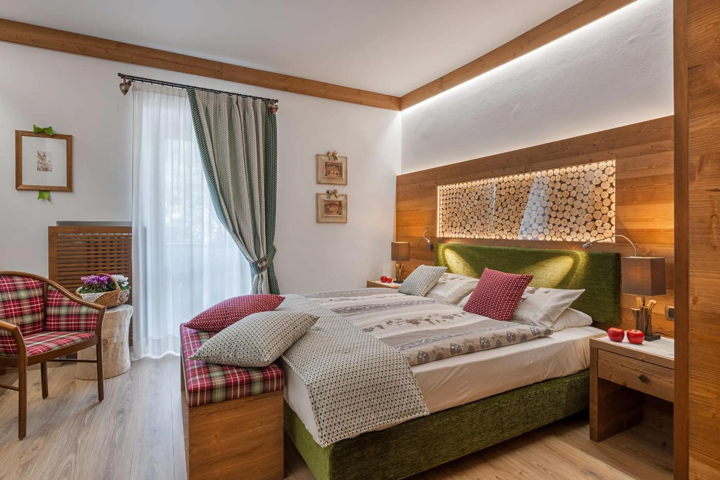 Photo of the whole room, Bed in Brunet - The Dolomites Resort