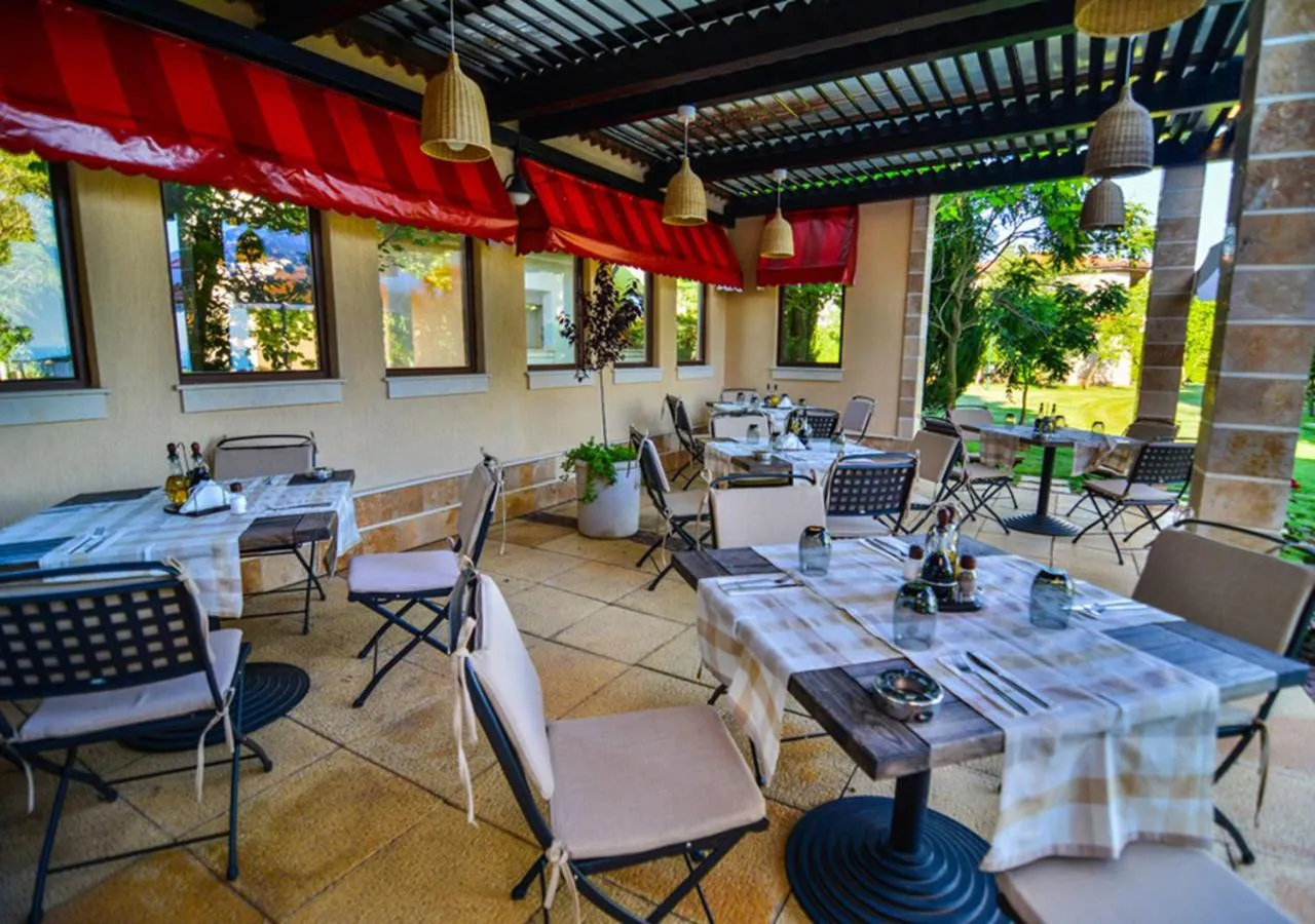 Restaurant/places to eat in BlackSeaRama Golf & Villas