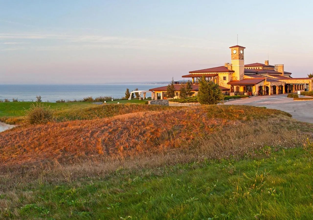 Property building in BlackSeaRama Golf & Villas